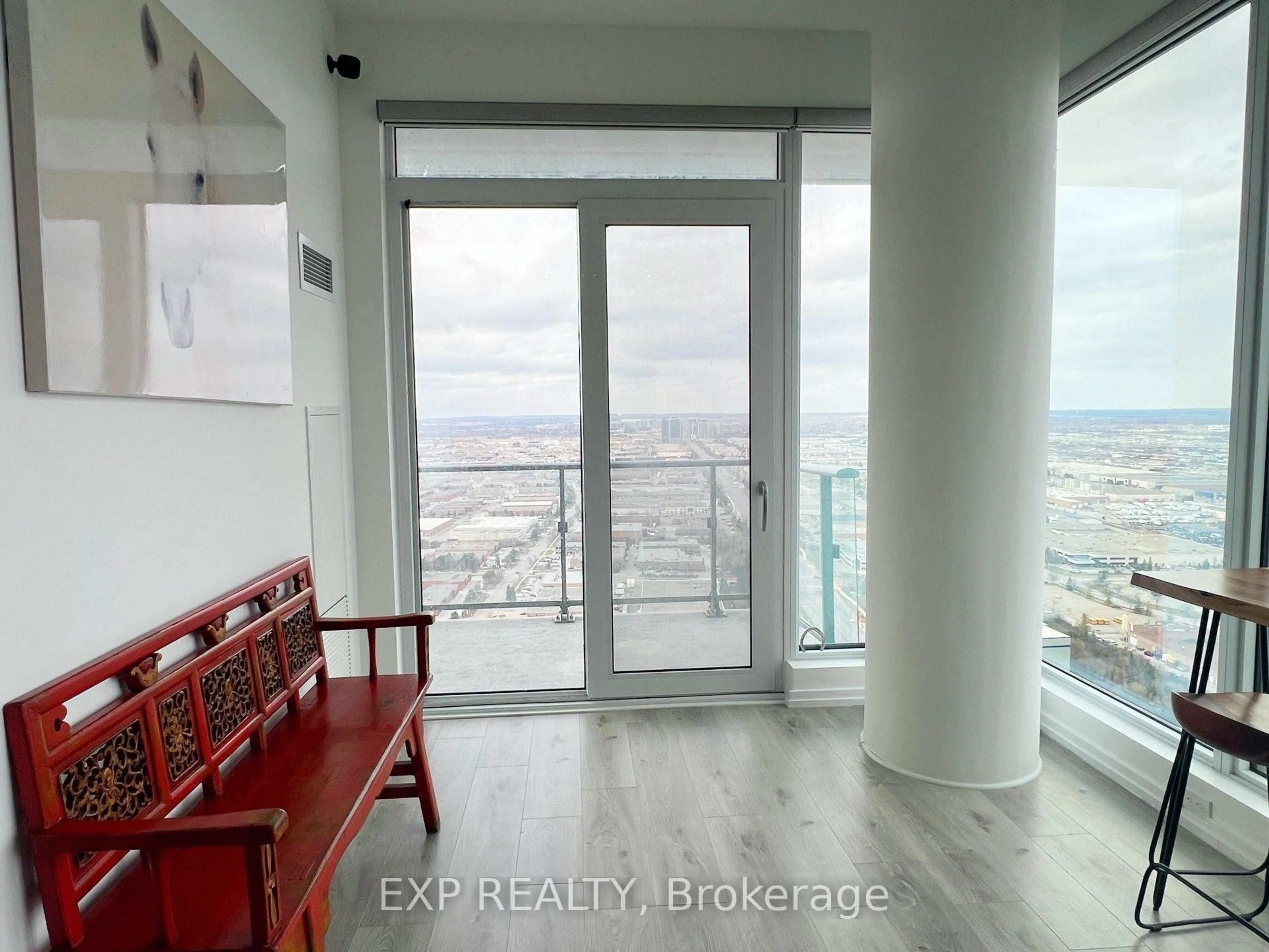 Indoor entryway for 1000 Portage Pkwy #4503, Vaughan Ontario L4K 0L1