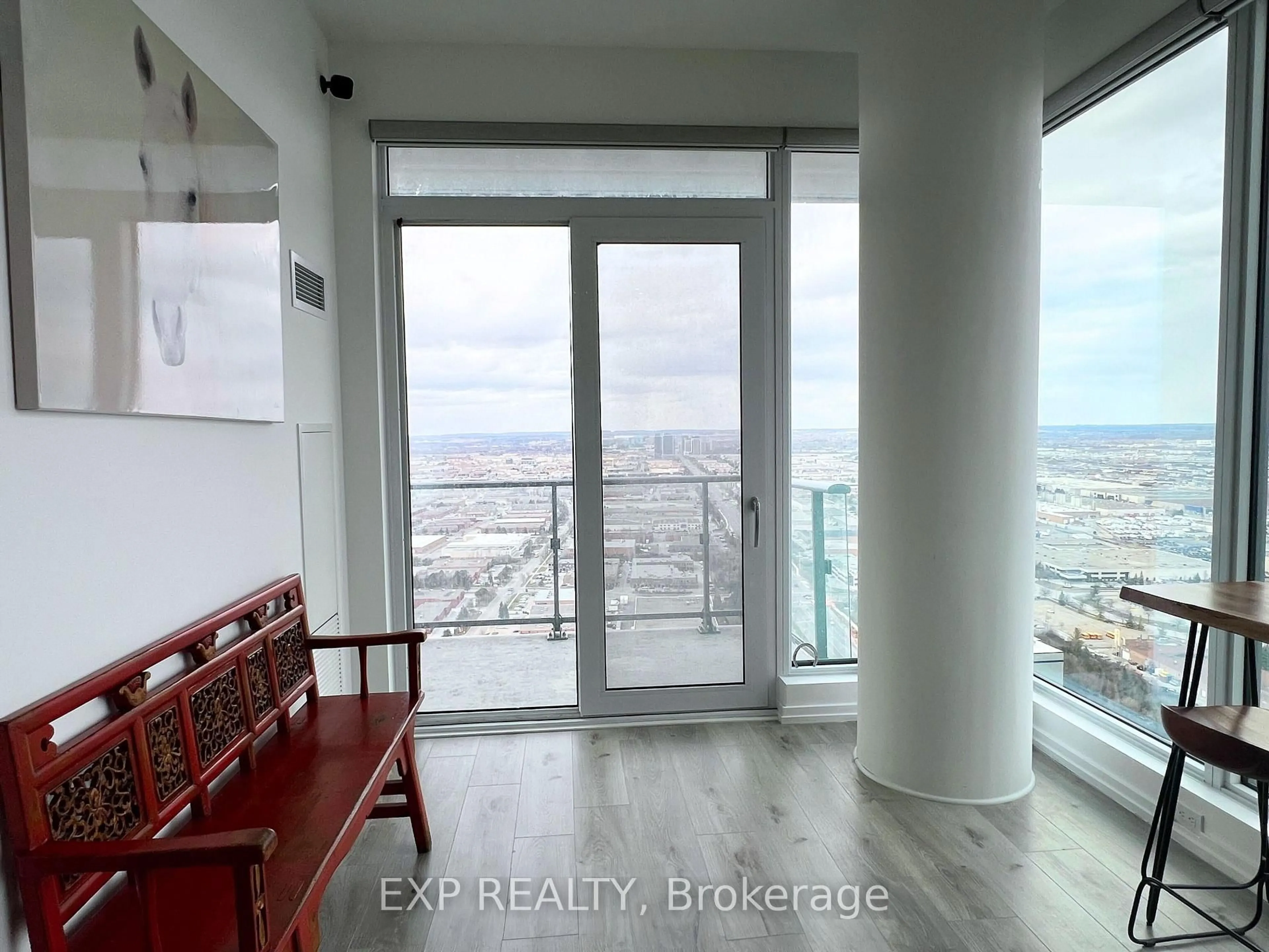 Indoor entryway for 1000 Portage Pkwy #4503, Vaughan Ontario L4K 0L1