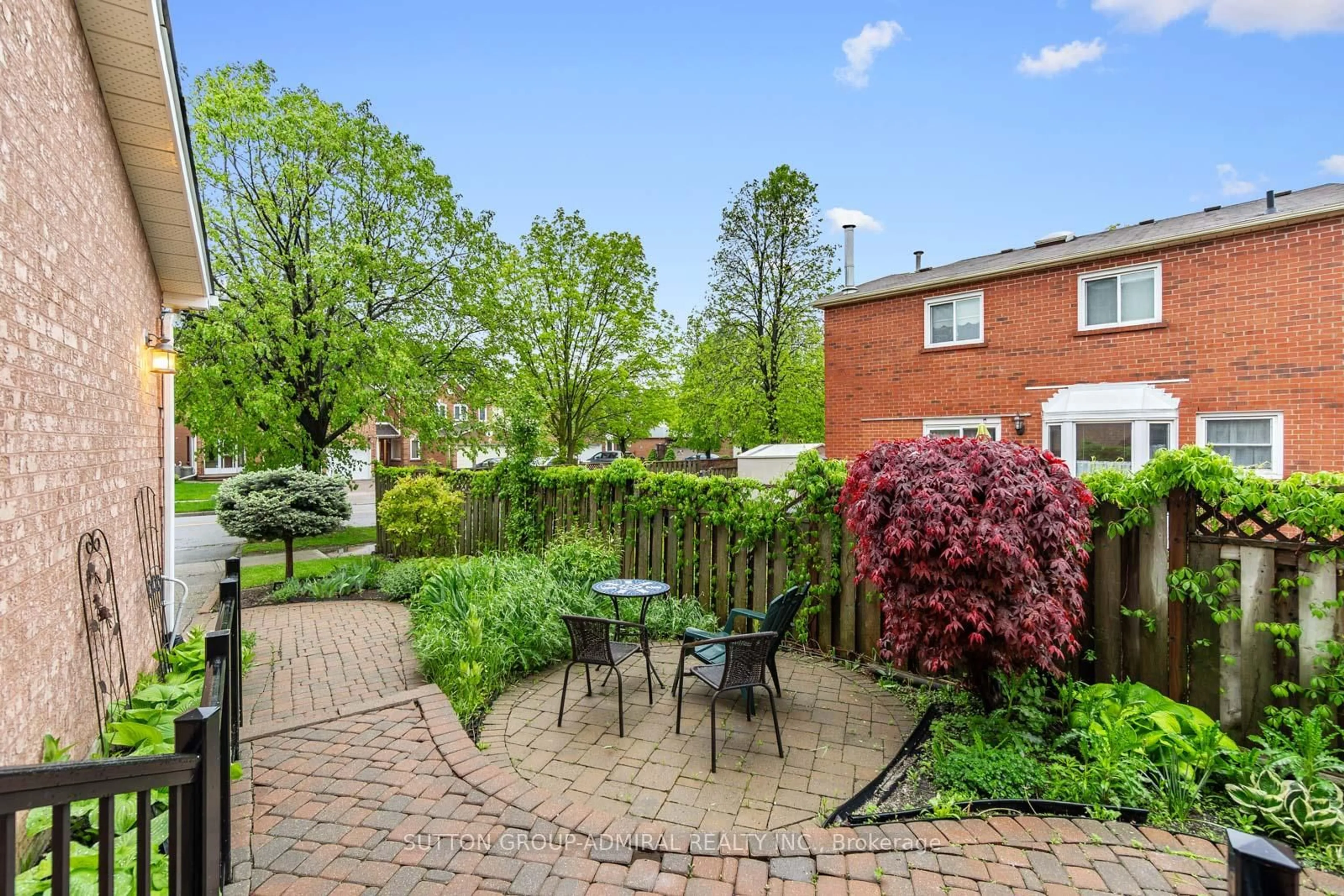 Patio, street for 288 Chelwood Dr, Vaughan Ontario L4J 7Y8