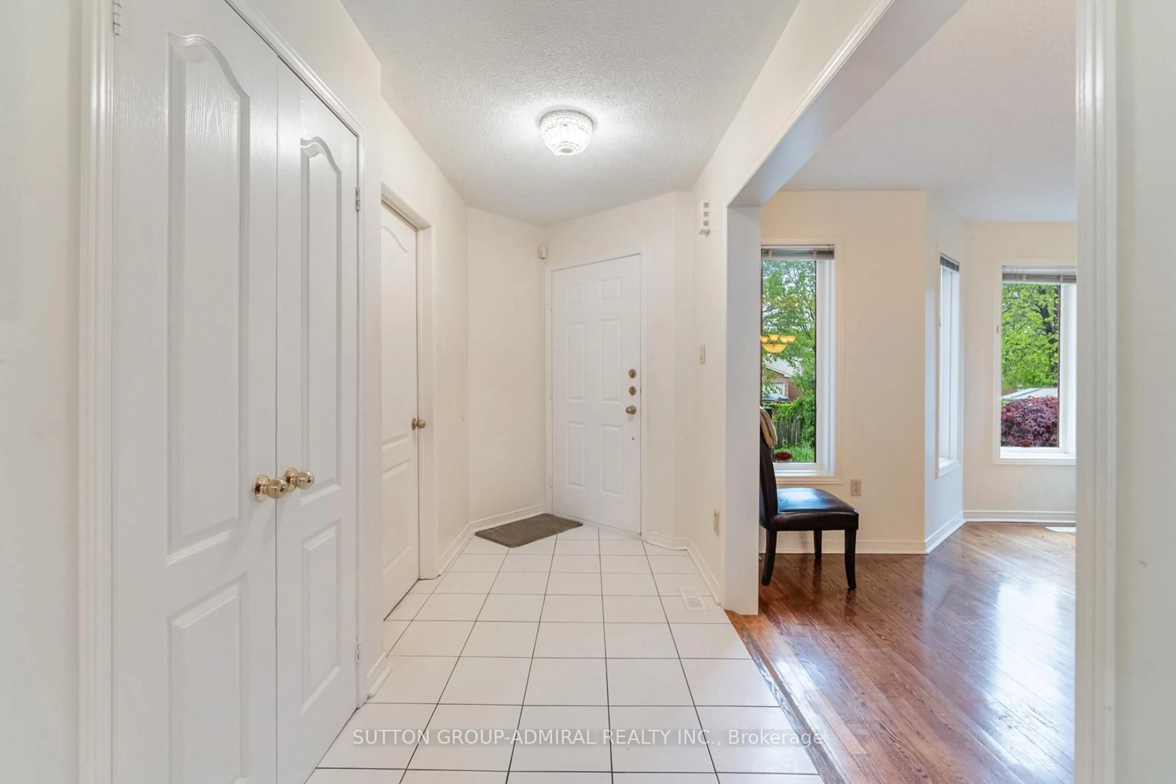 Indoor entryway for 288 Chelwood Dr, Vaughan Ontario L4J 7Y8