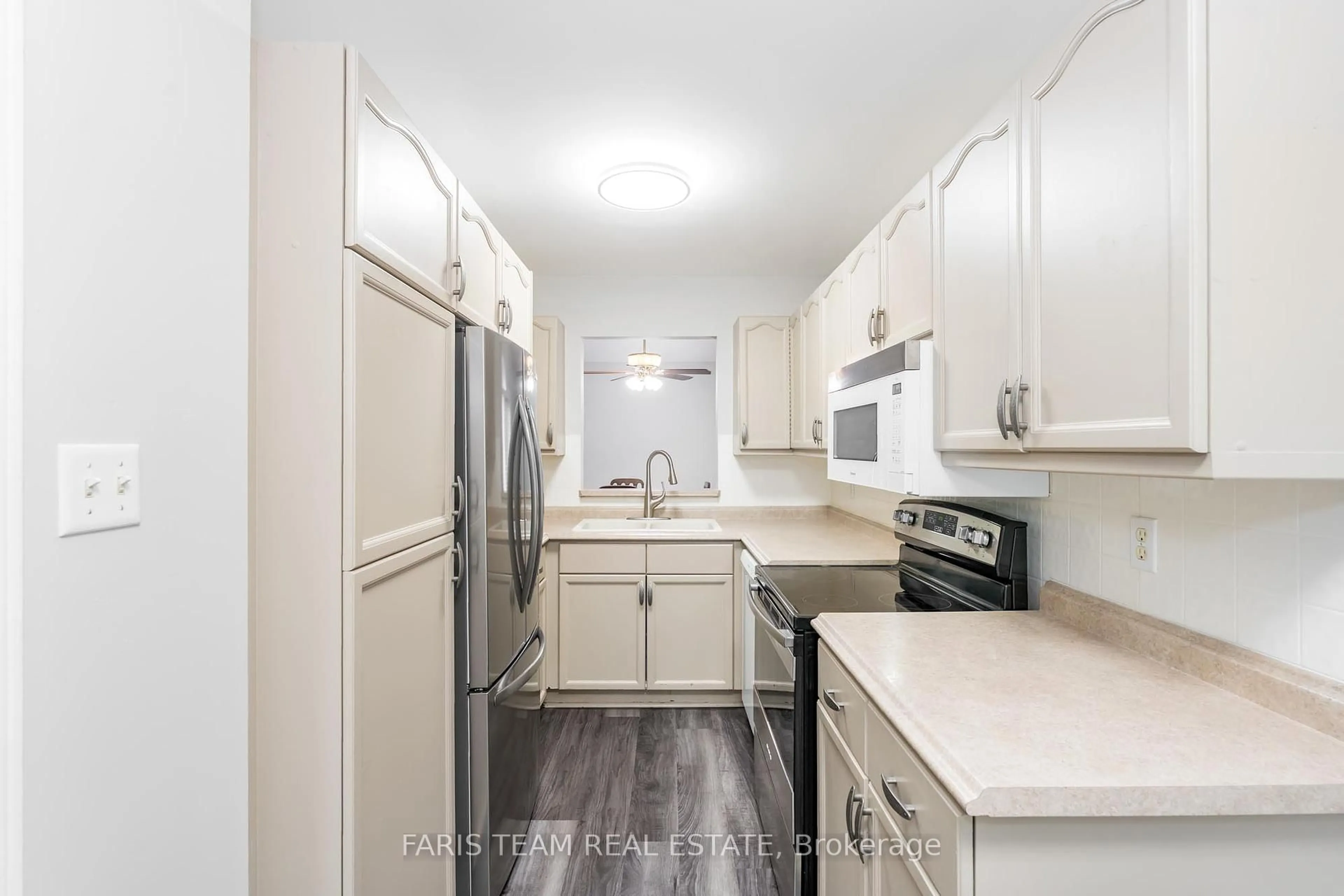 Standard kitchen, unknown for 155 Green Briar Rd, New Tecumseth Ontario L9R 1S2
