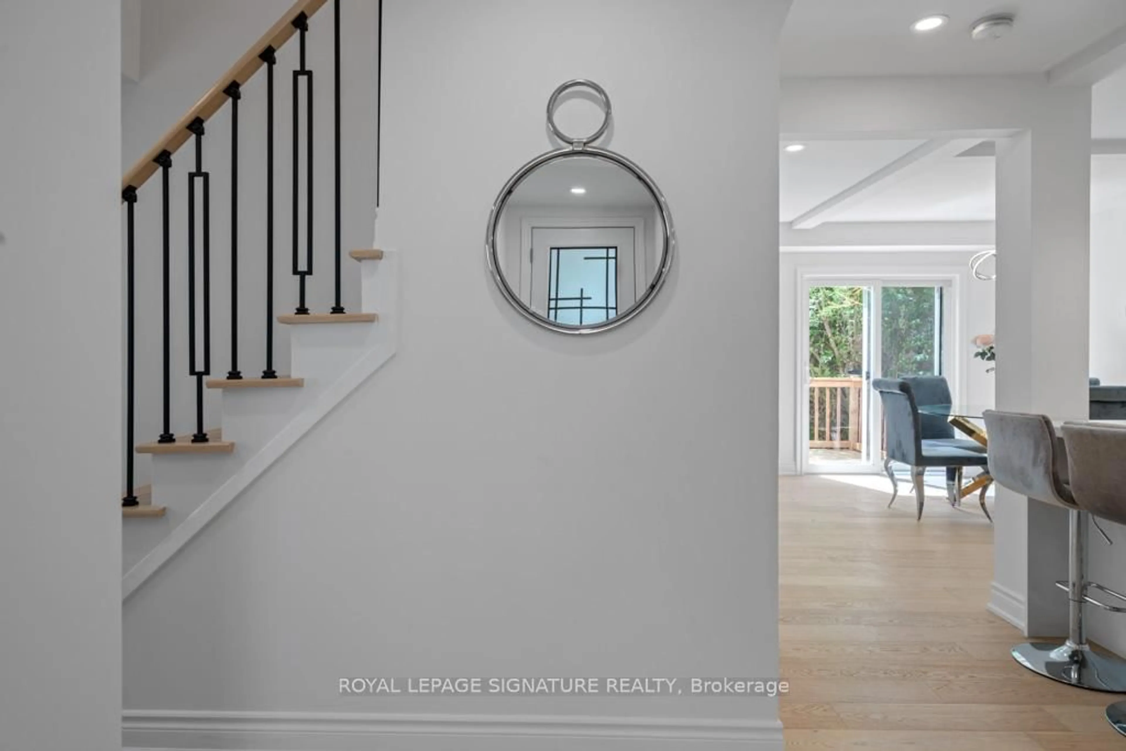 Indoor entryway for 227 Thoms Cres, Newmarket Ontario L3Y 1C9