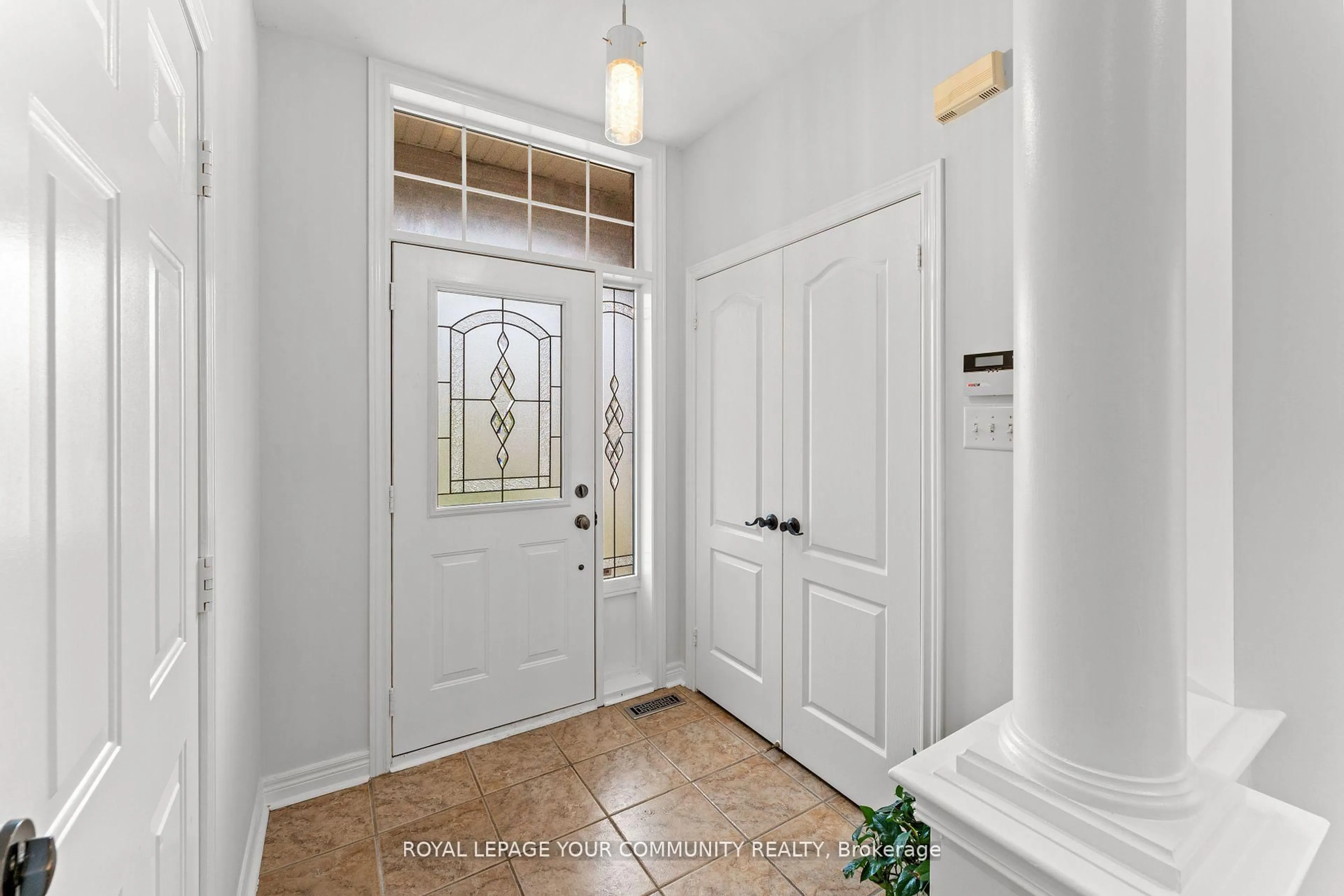 Indoor entryway for 67 Gamble Glen Cres, Richmond Hill Ontario L4S 2T3