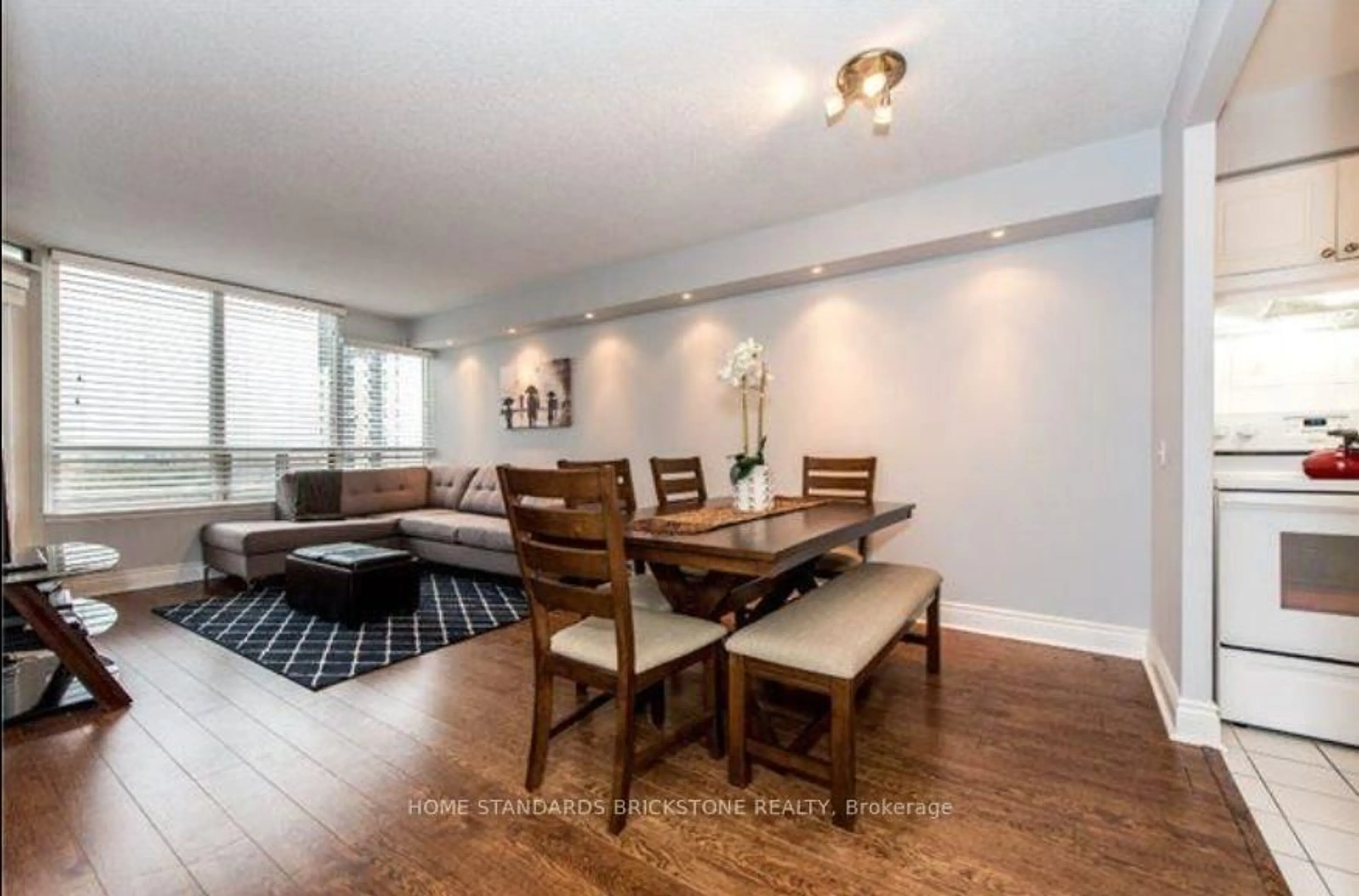 Dining room, wood/laminate floor for 91 Townsgate Dr #805, Vaughan Ontario L4J 8E8