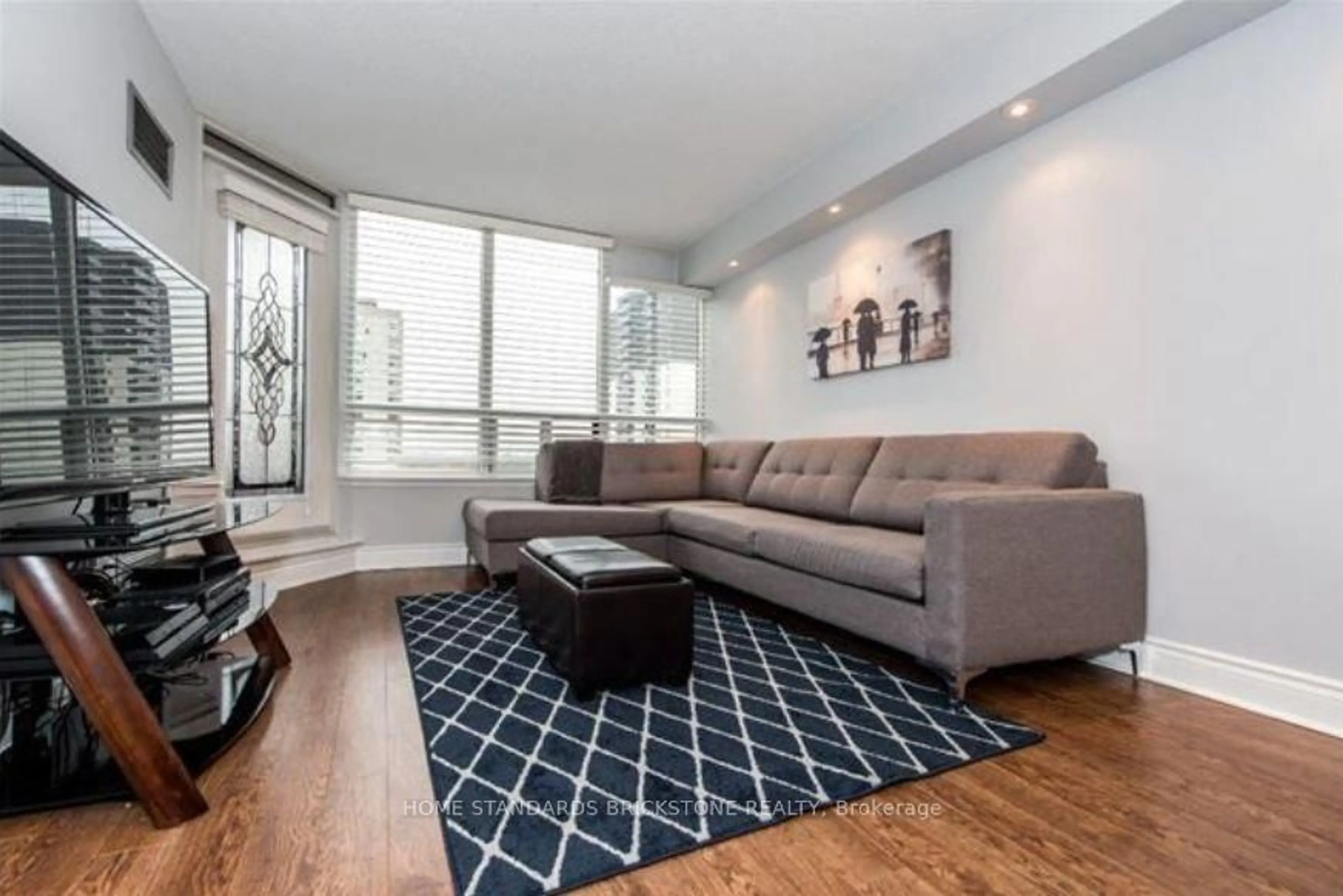 Living room with furniture, wood/laminate floor for 91 Townsgate Dr #805, Vaughan Ontario L4J 8E8