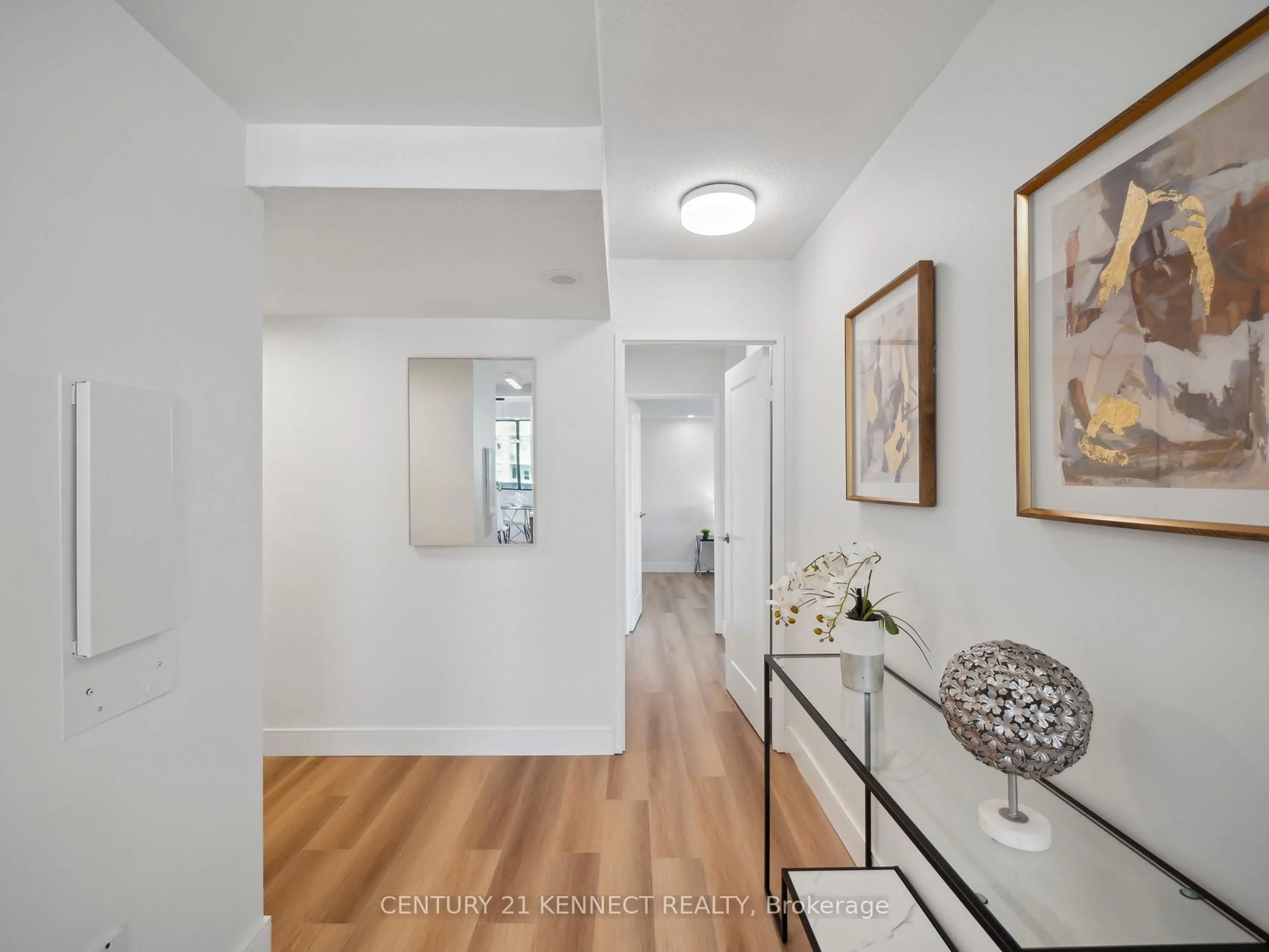 Indoor entryway for 8111 Yonge St #1009, Markham Ontario L3T 4V9