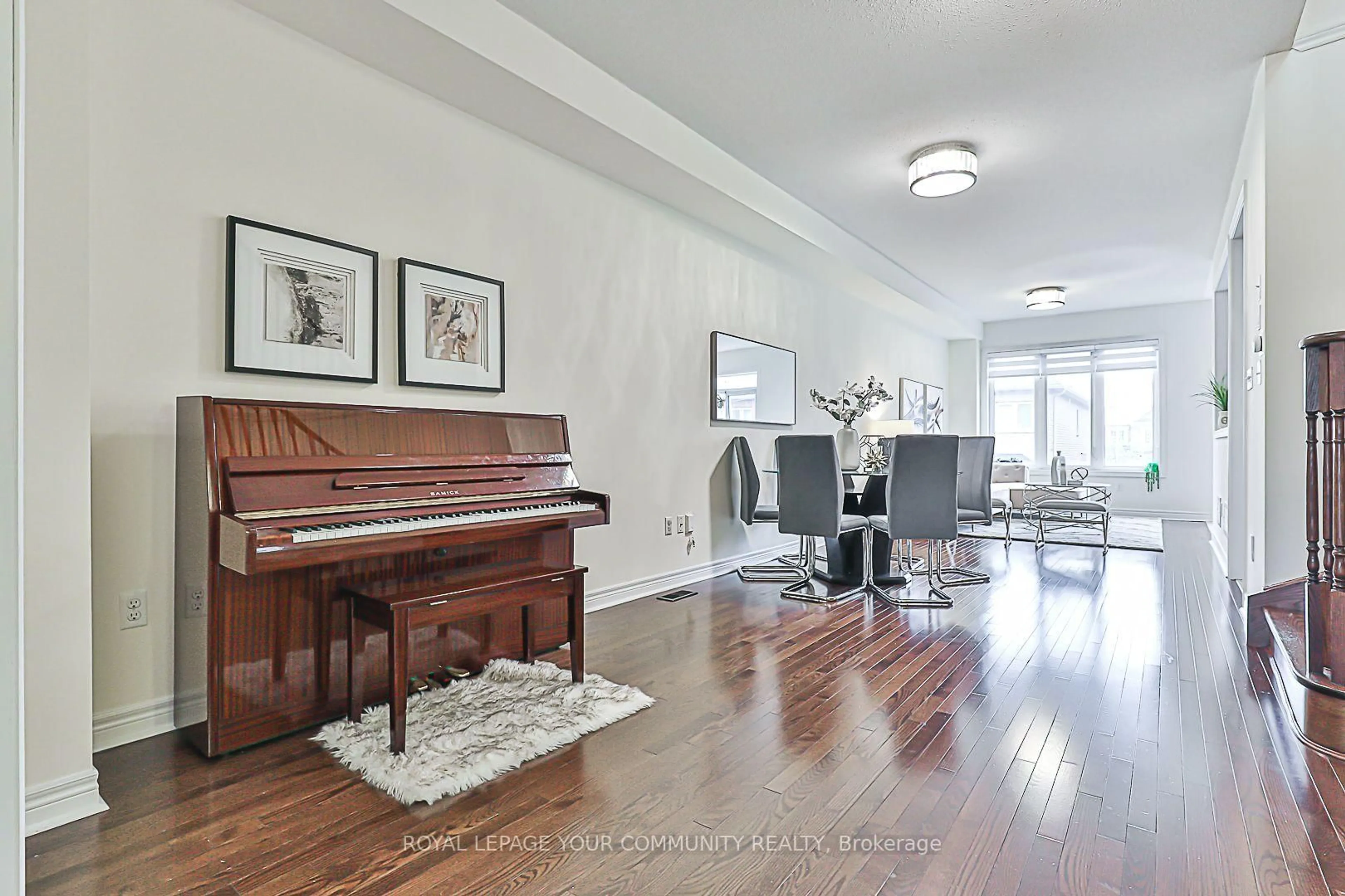 Living room with furniture, wood/laminate floor for 16 Collin Crt, Richmond Hill Ontario L4E 0X6