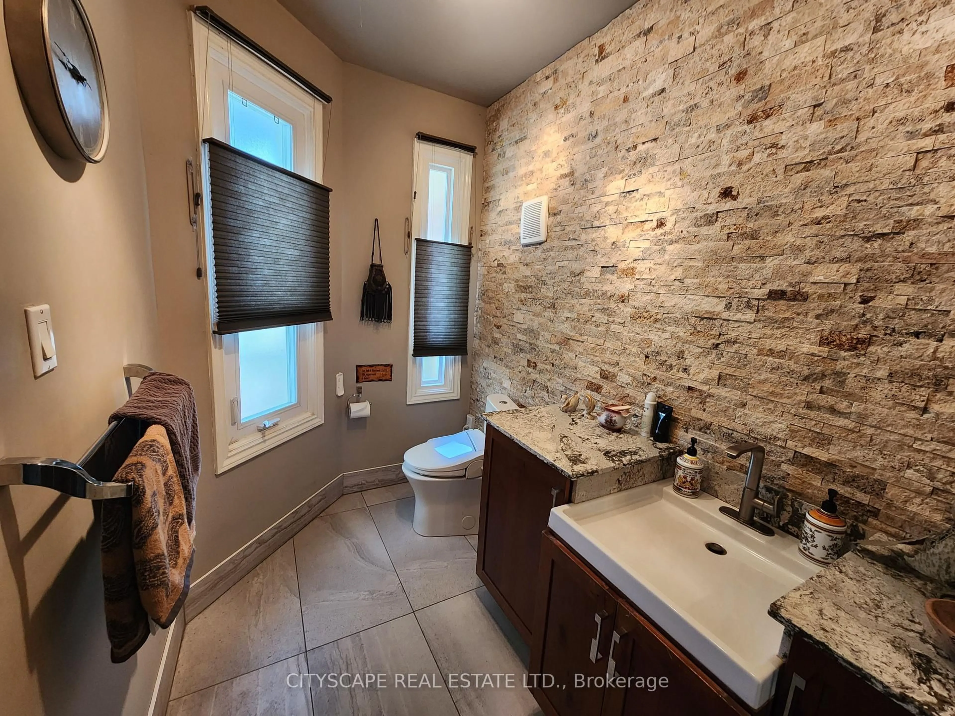 Contemporary bathroom, ceramic/tile floor for 406 Weldrick Rd, Richmond Hill Ontario L4B 2M8
