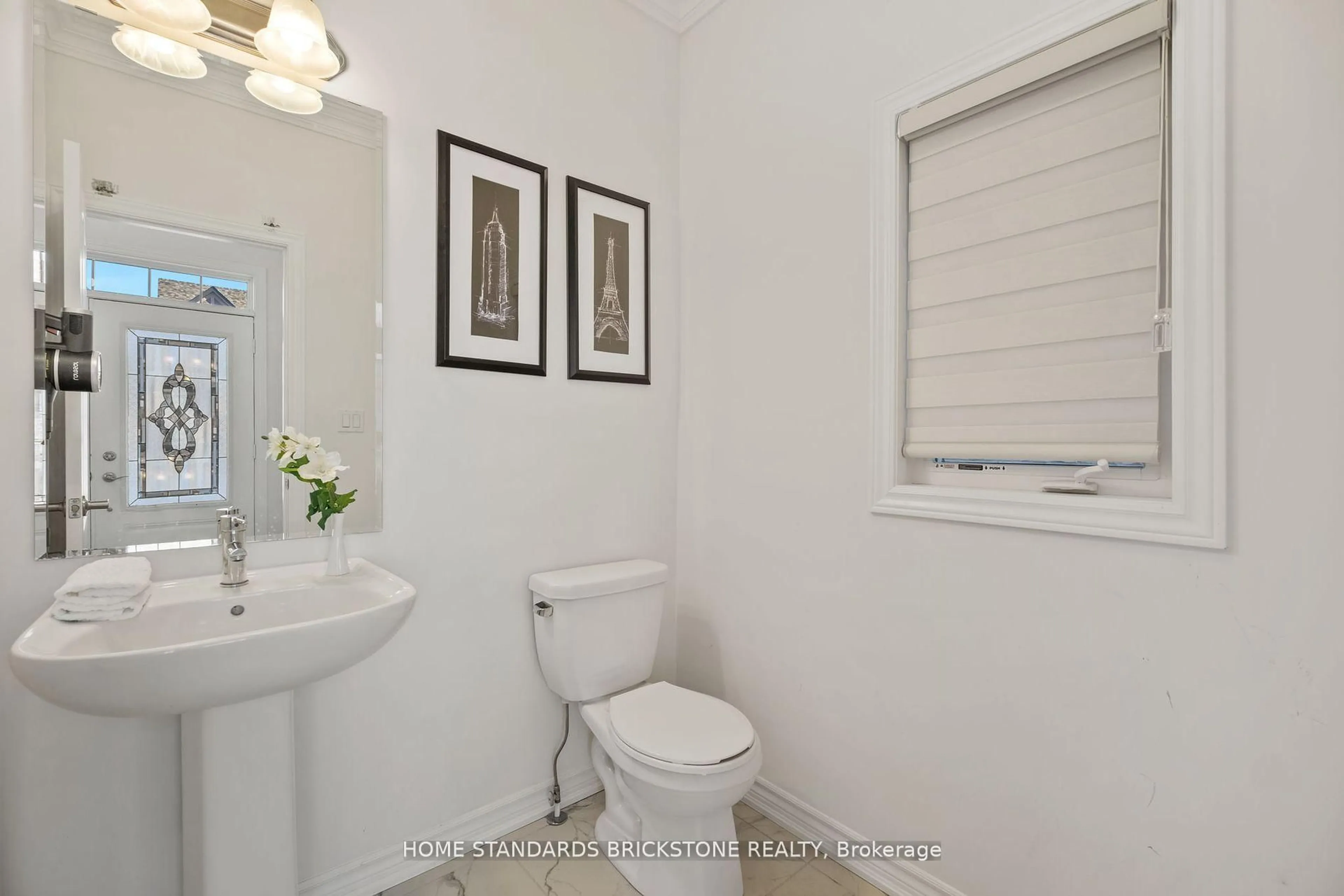 Standard bathroom, ceramic/tile floor for 287 Danny Wheeler Blvd, Georgina Ontario L4P 0J7