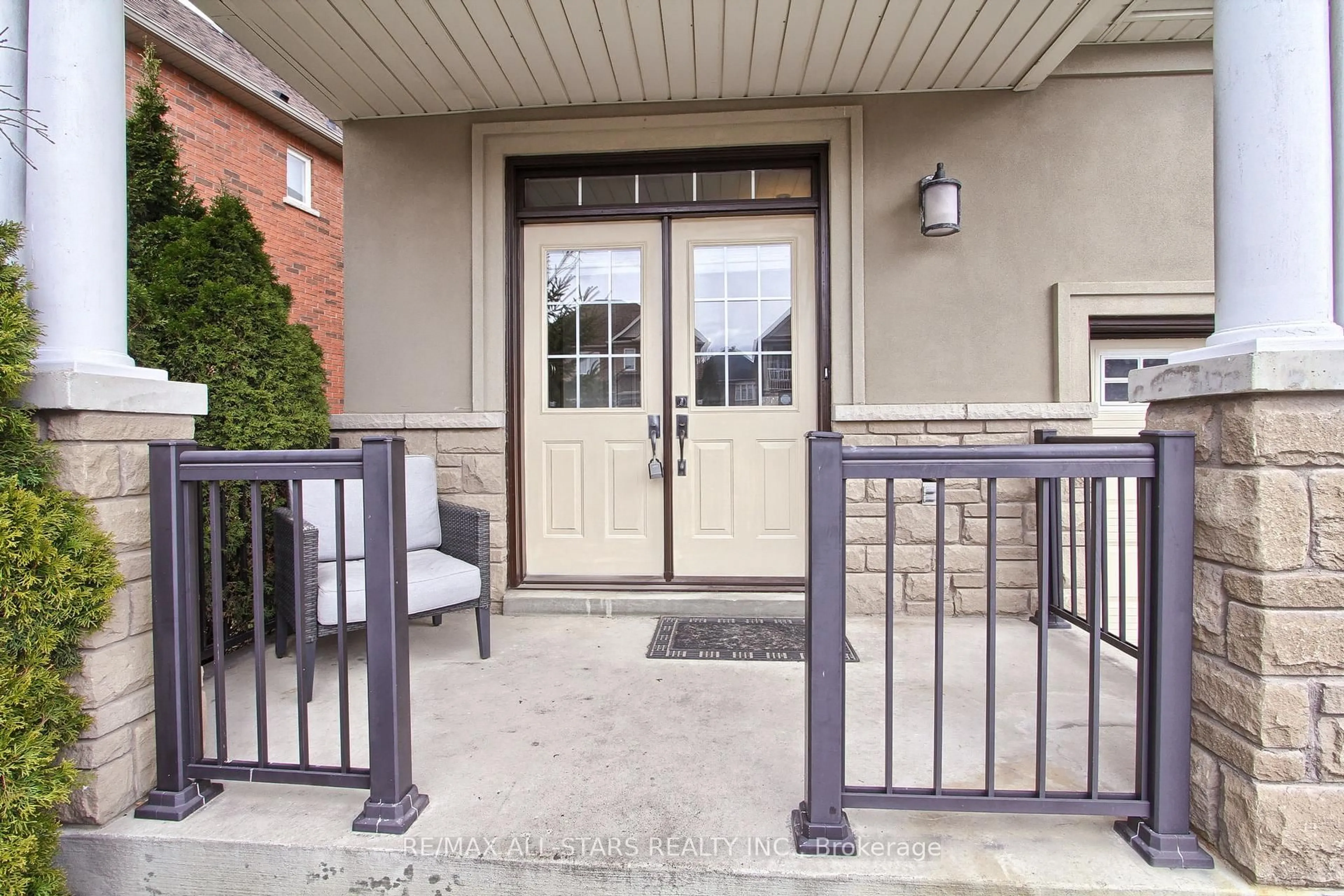 Unknown for 16 James Ratcliff Ave, Whitchurch-Stouffville Ontario L4A 1P2
