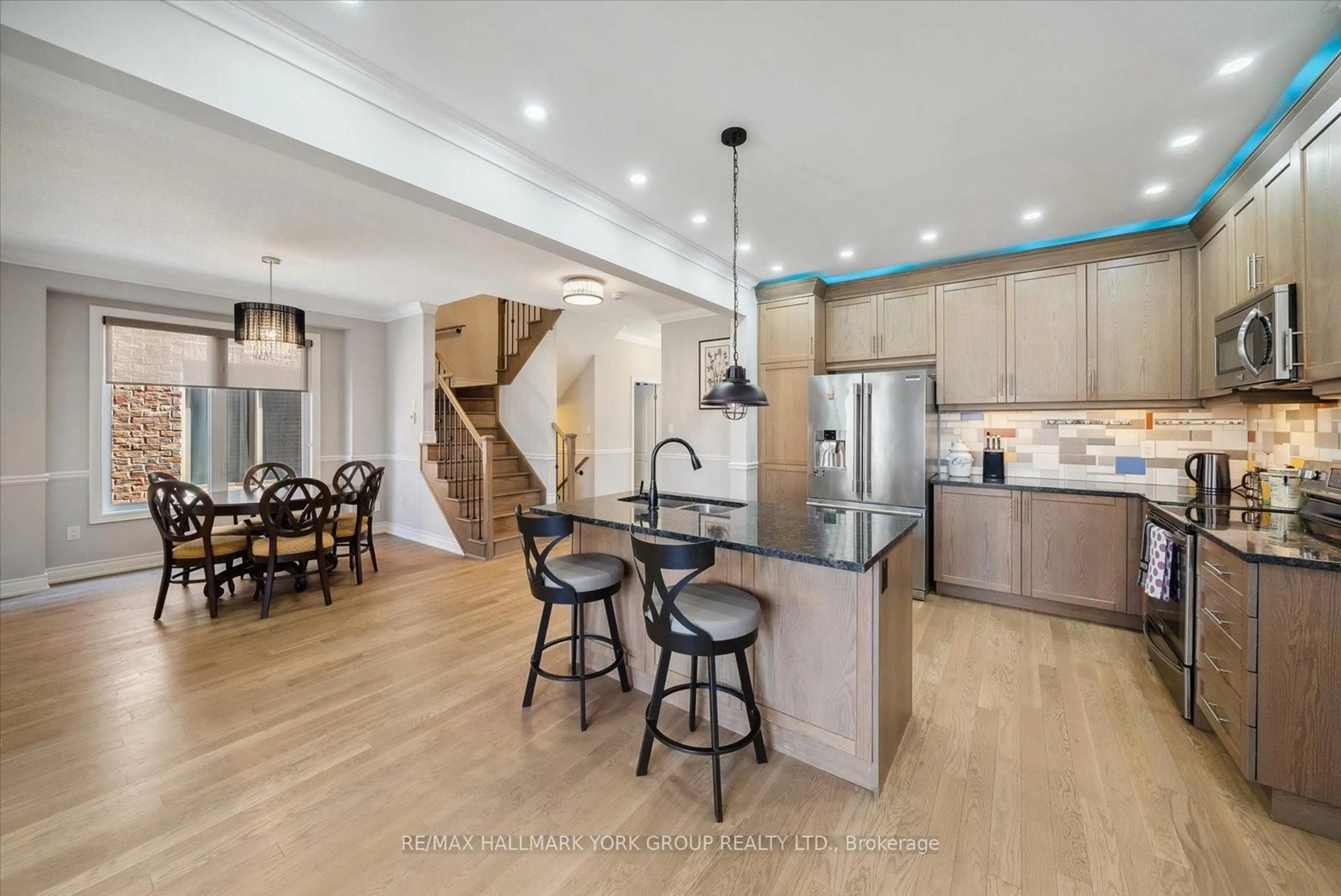 Open concept kitchen, unknown for 12 Deer Pass Rd, East Gwillimbury Ontario L9N 0S5
