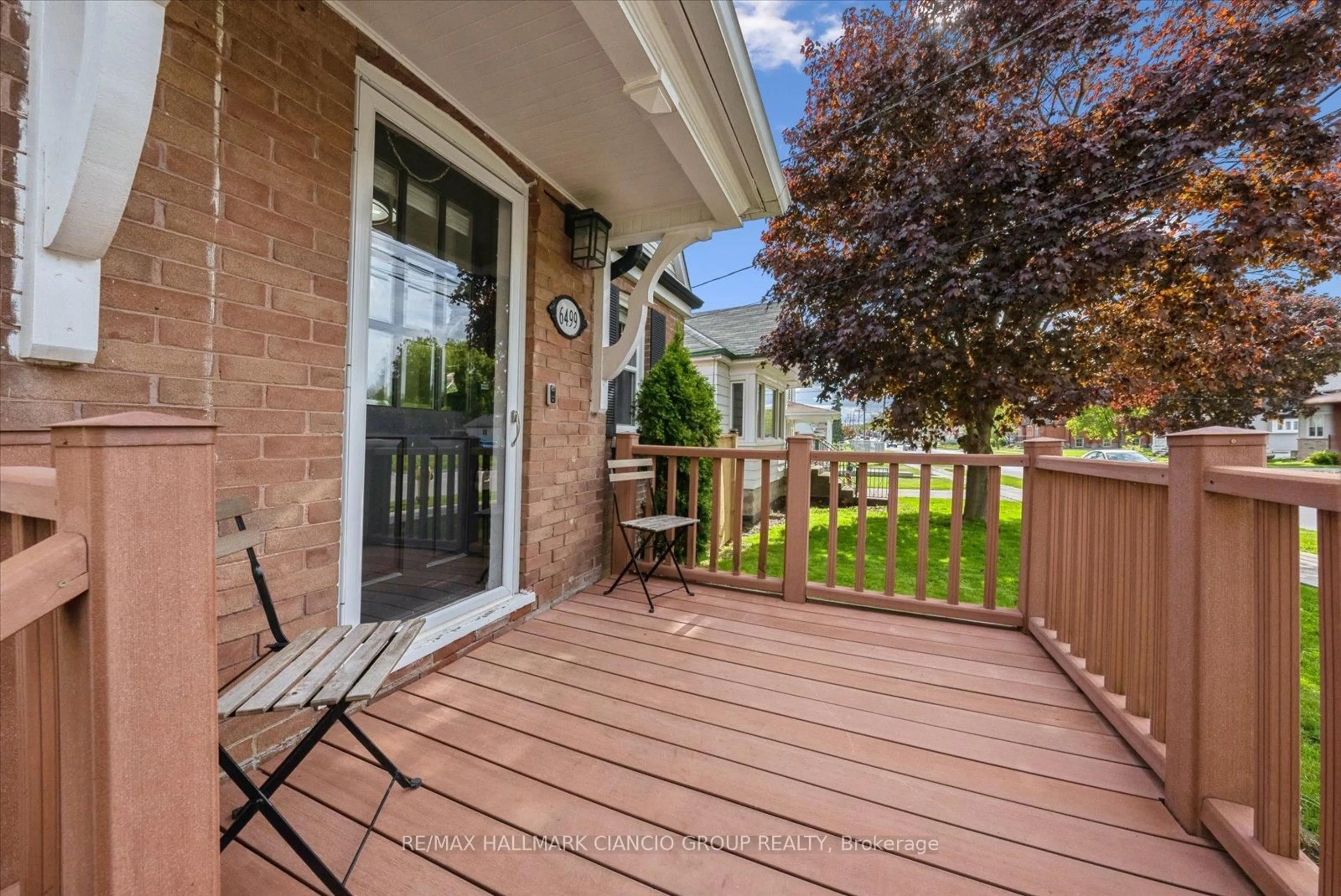 Patio, street for 6499 Main St, Whitchurch-Stouffville Ontario L4A 1H1