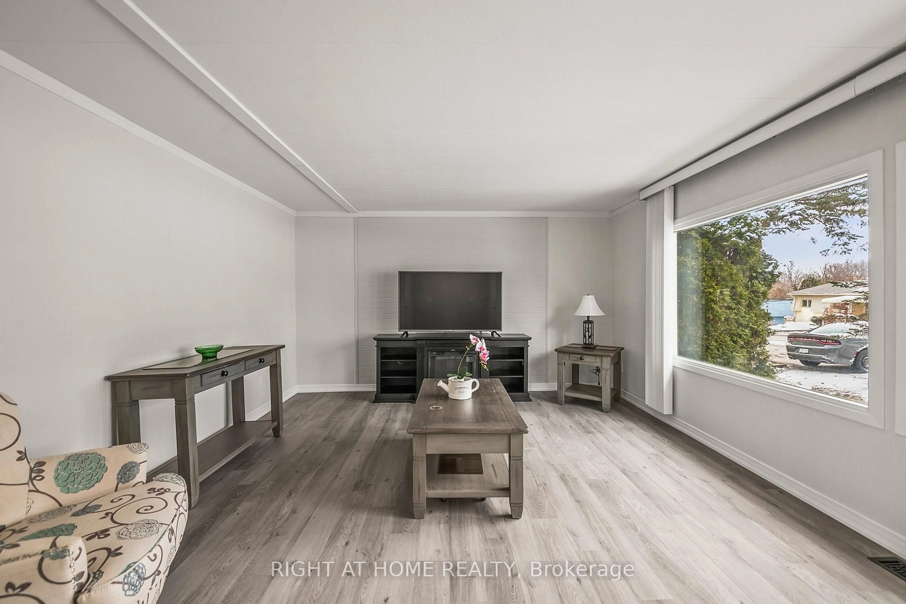 Living room with furniture, wood/laminate floor for 56 Flora Dr, Innisfil Ontario L9S 1R1
