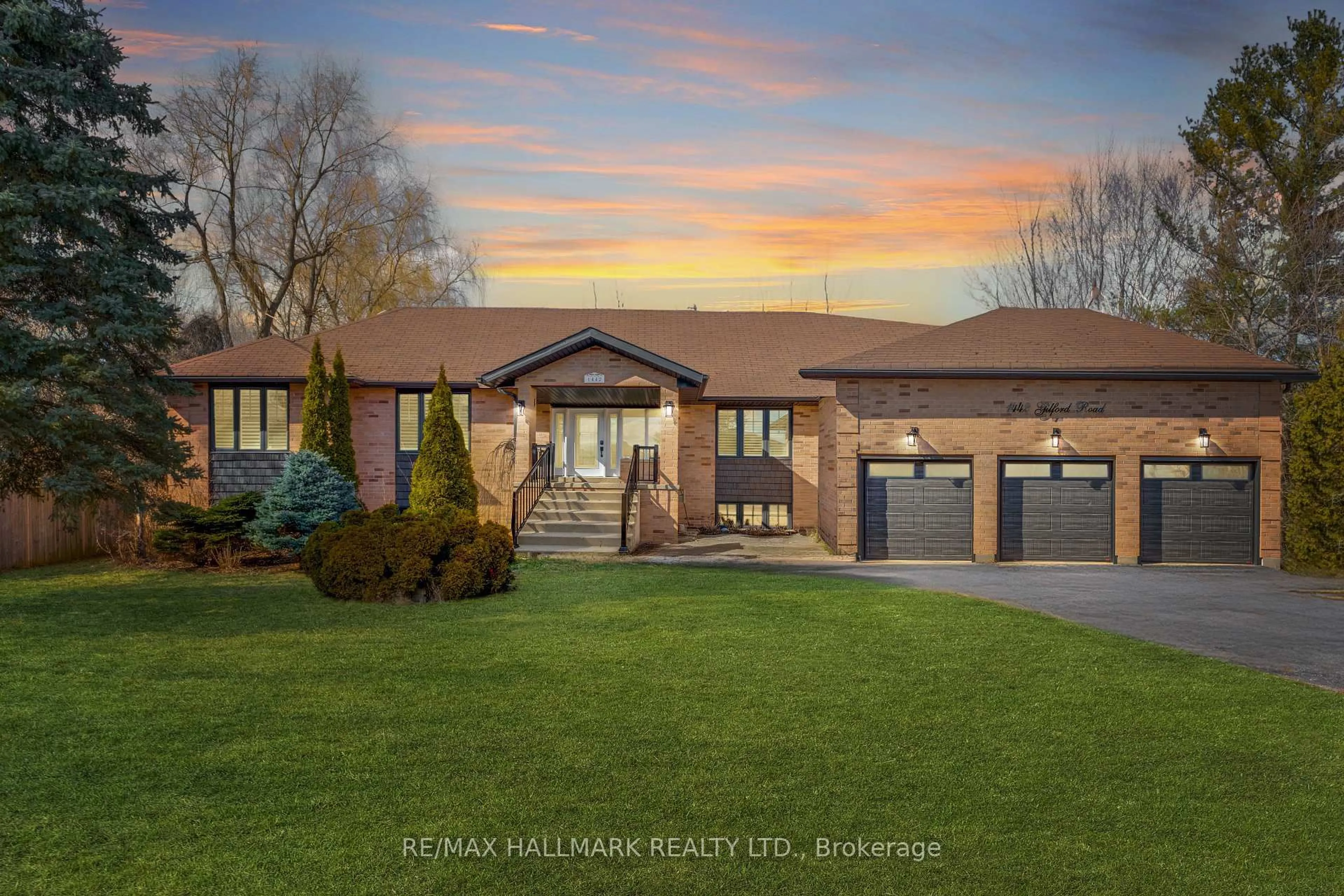 Home with brick exterior material, unknown for 1442 Gilford Rd, Innisfil Ontario L0L 1R0