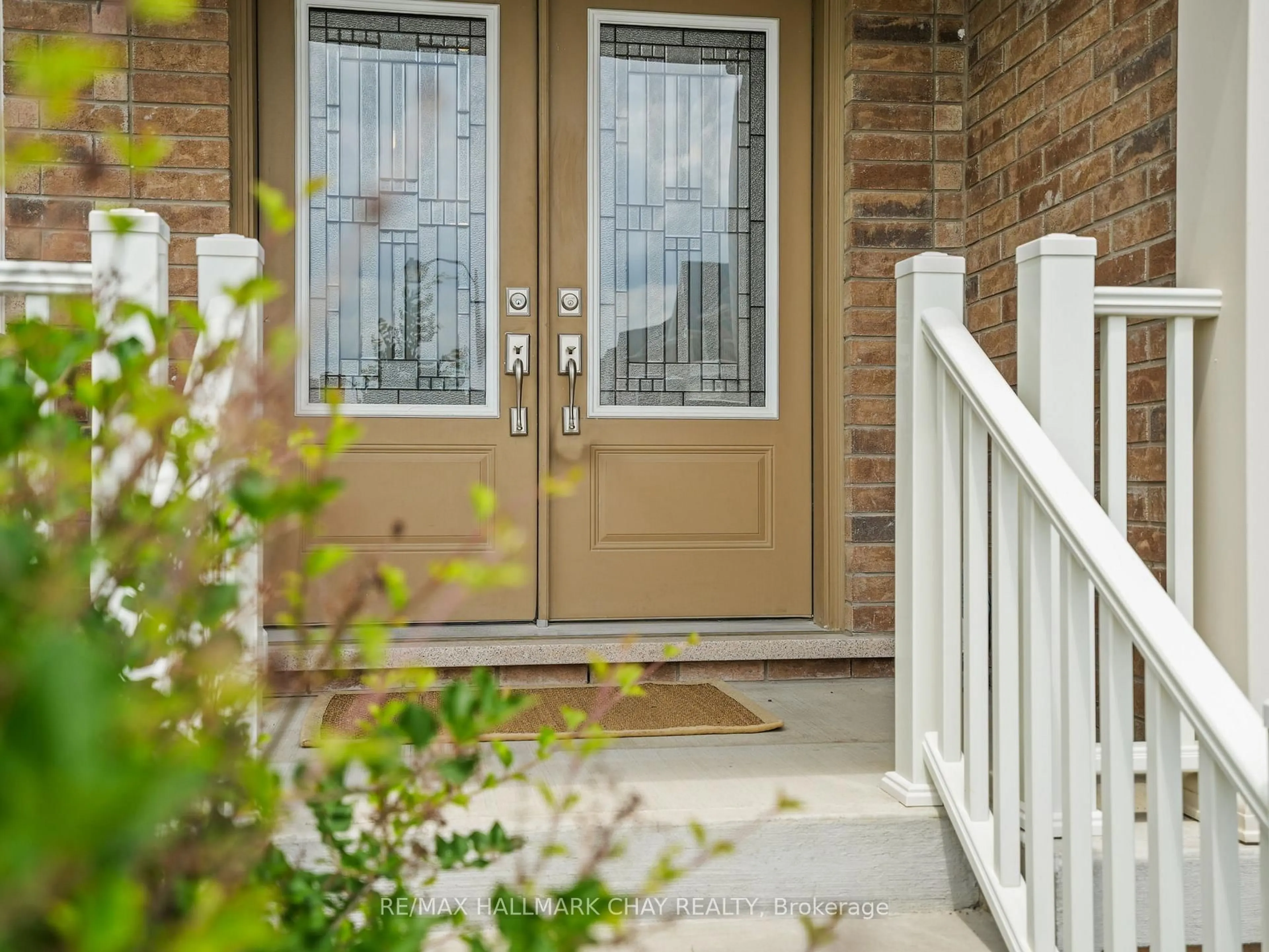 Indoor entryway for 149 Sharpe Cres, New Tecumseth Ontario L0G 1W0