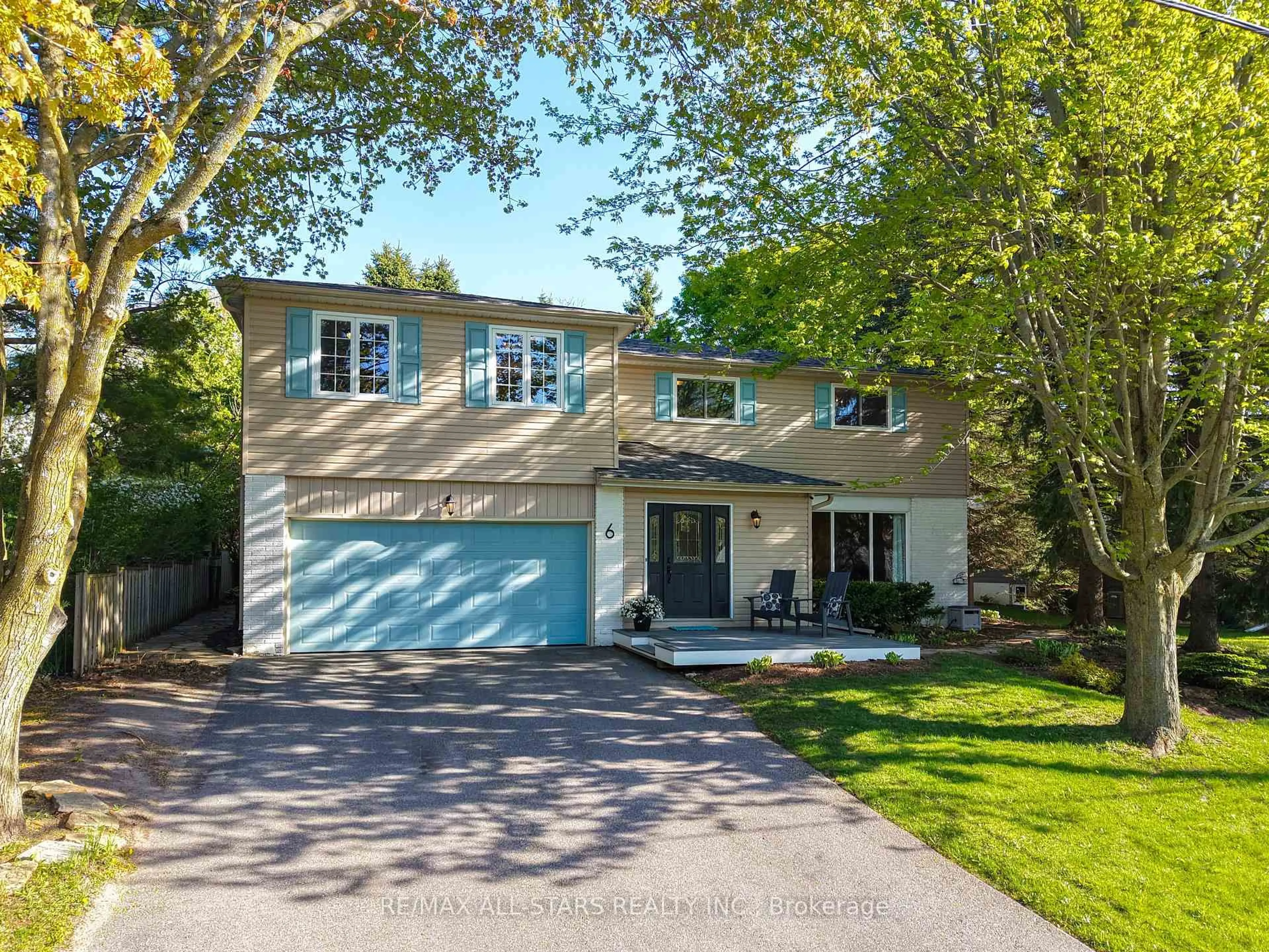 Home with vinyl exterior material, street for 6 Wilson St, Uxbridge Ontario L9P 1H8