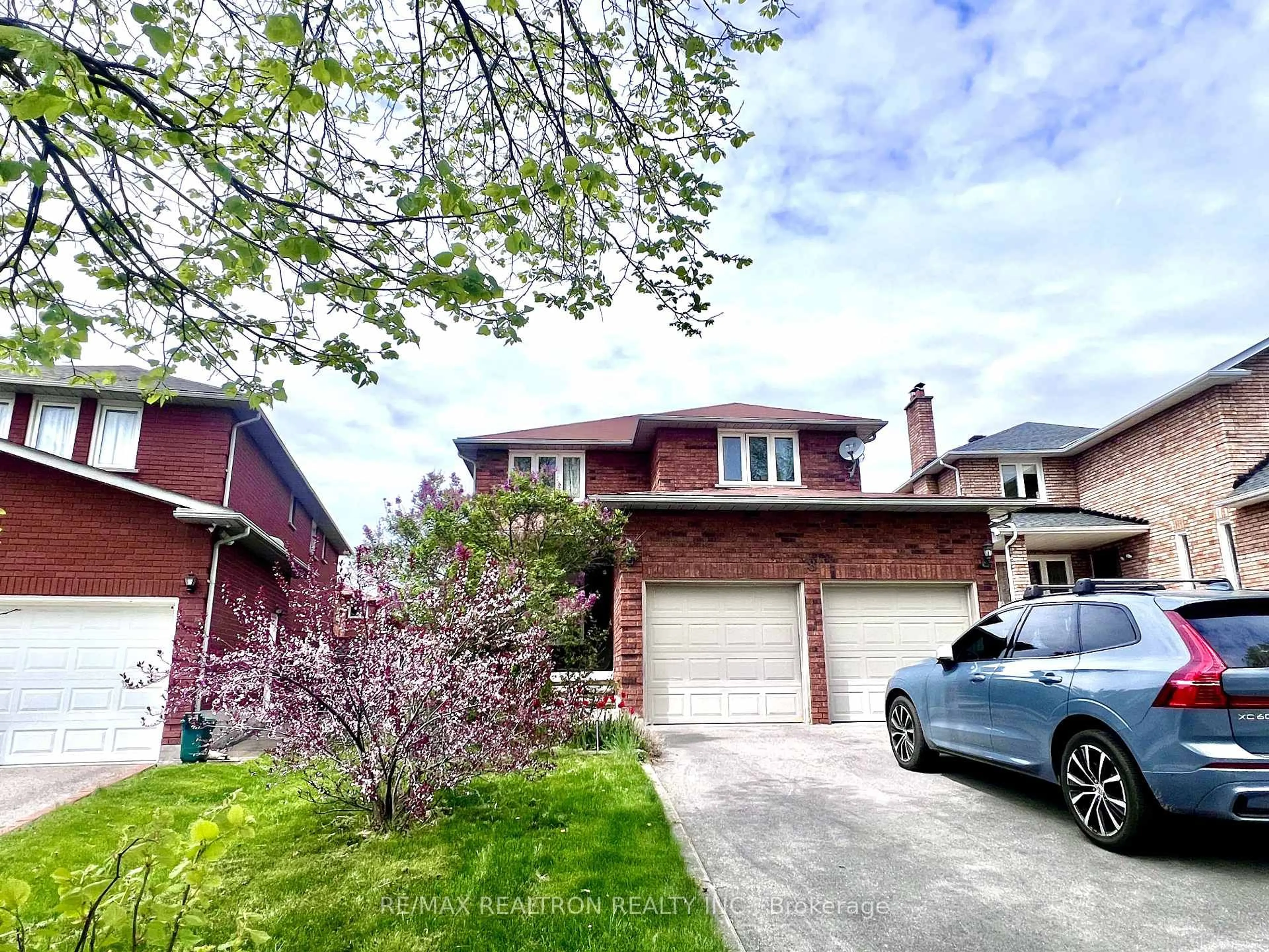 Unknown for 8 Muster Crt, Markham Ontario L3R 9G5