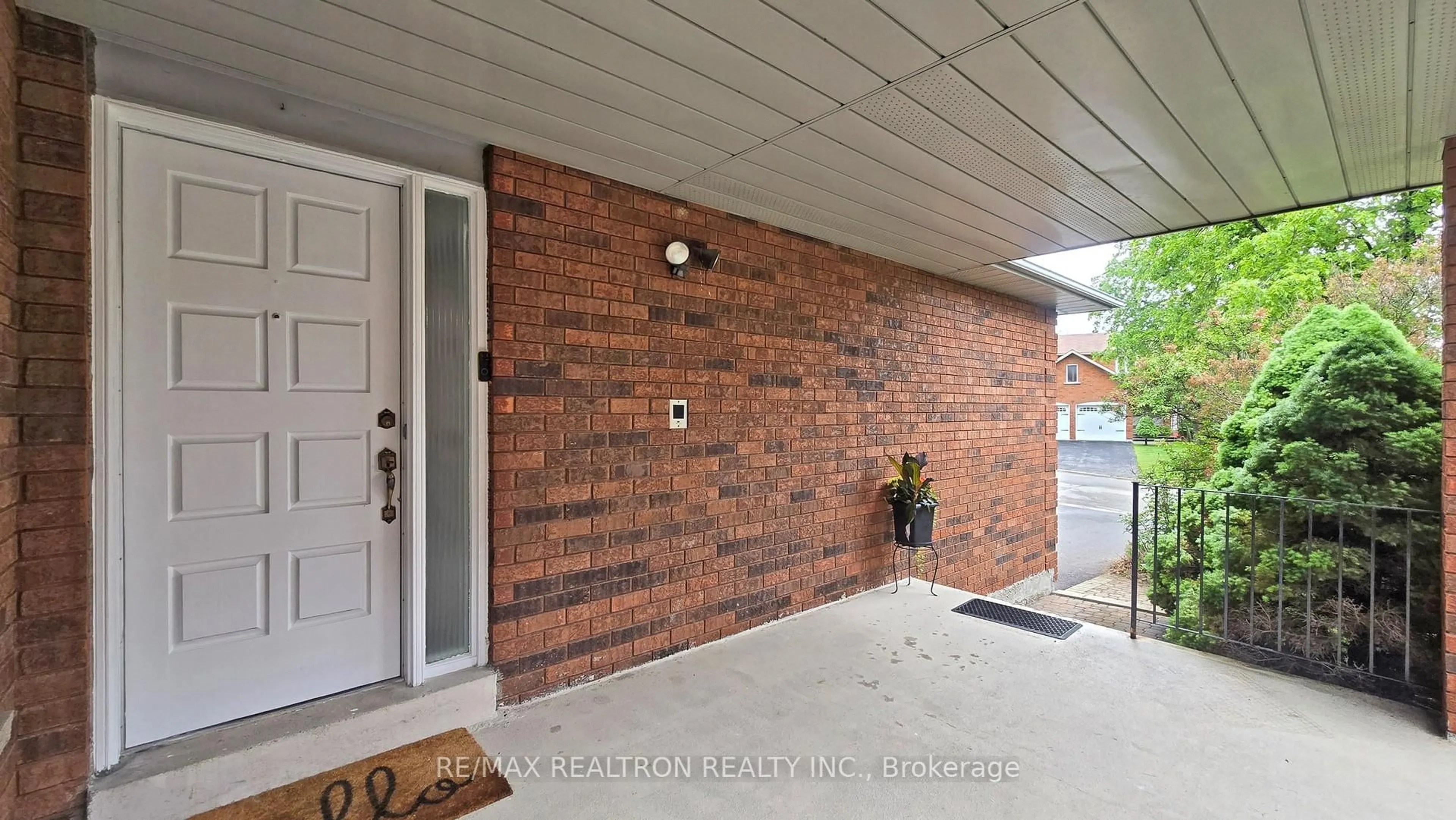 Home with brick exterior material, street for 8 Muster Crt, Markham Ontario L3R 9G5