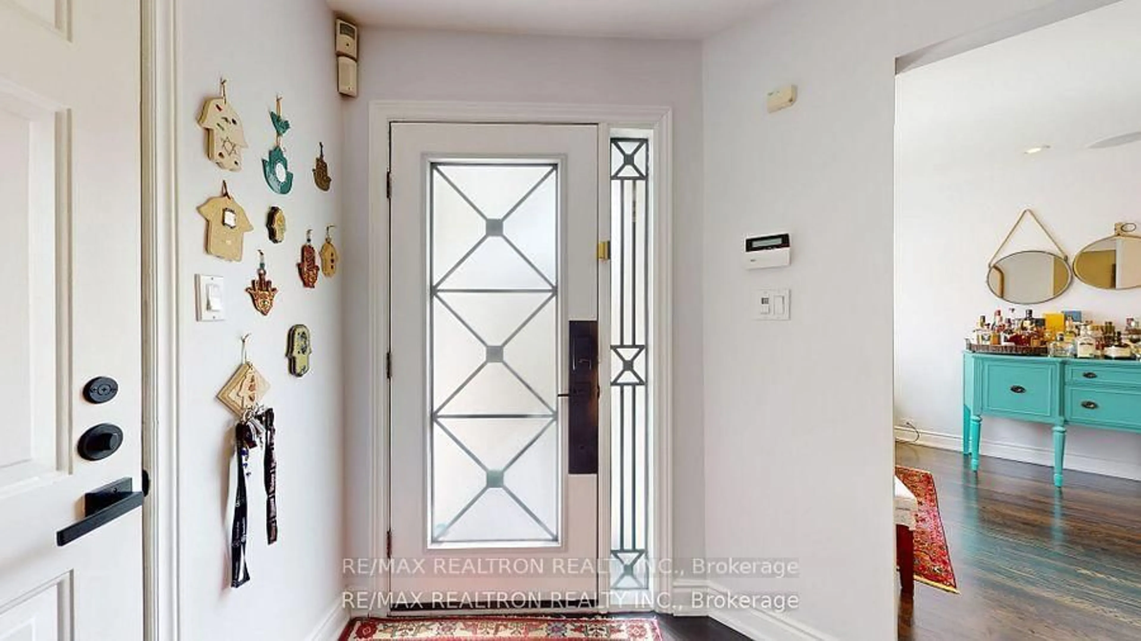 Indoor entryway for 145 Roseborough Cres, Vaughan Ontario L4J 4V4