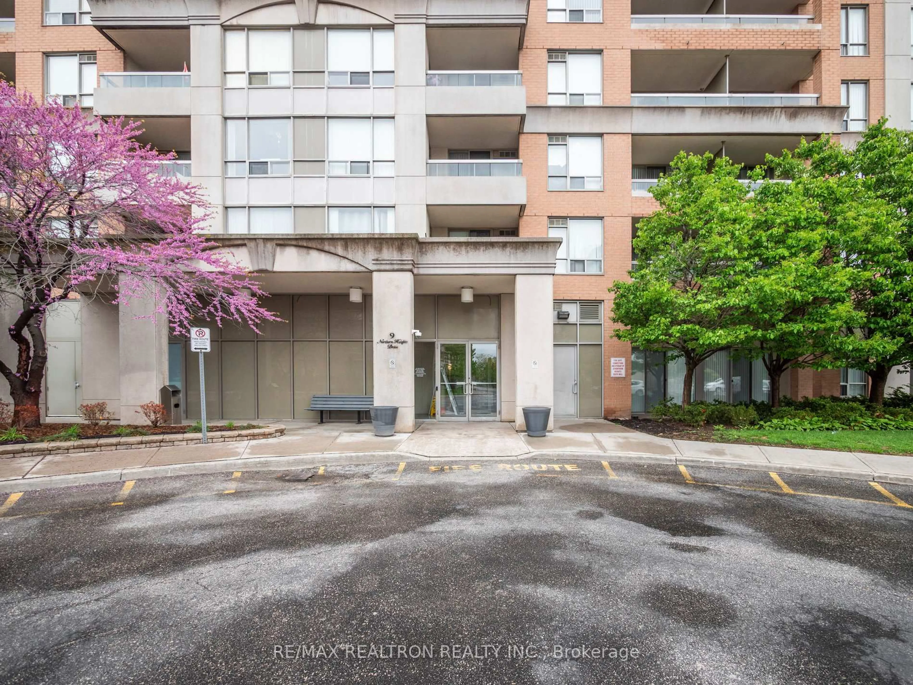 Unknown for 9 Northern Hts Dr #613, Richmond Hill Ontario L4B 4M5