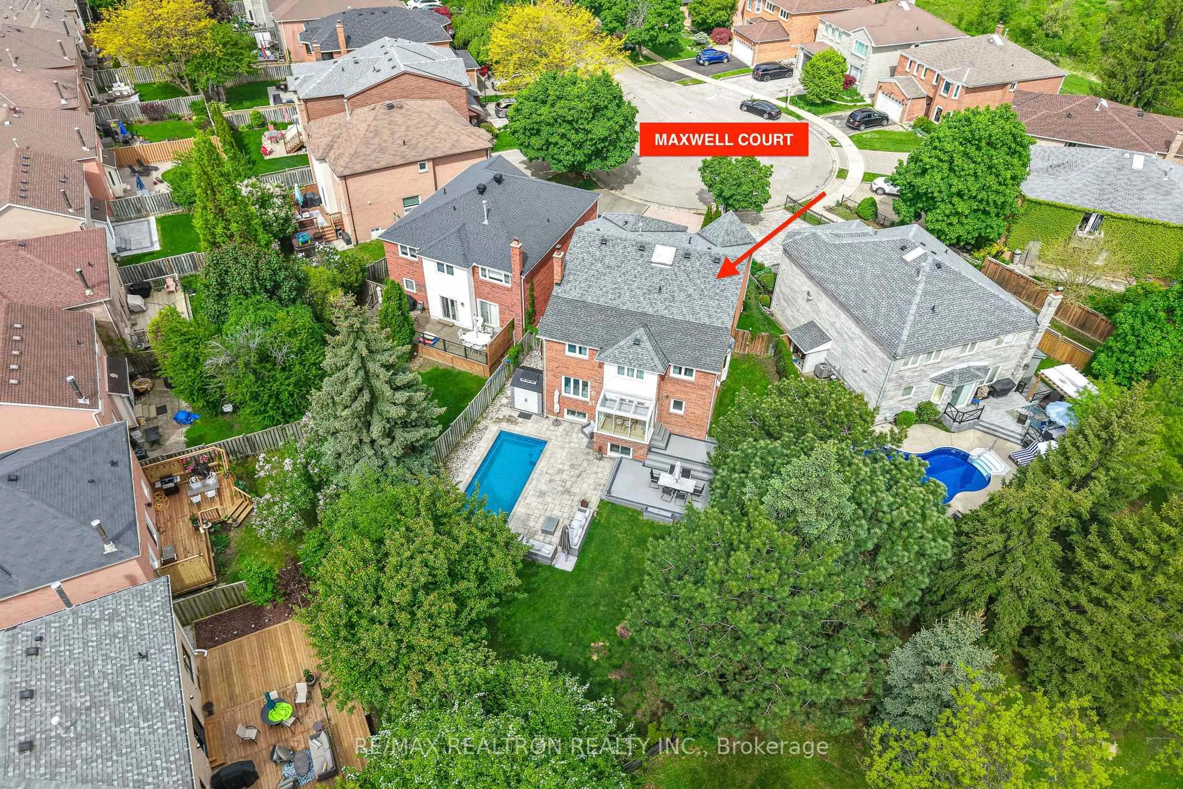 A pic from outside/outdoor area/front of a property/back of a property/a pic from drone, street for 65 Maxwell Crt, Vaughan Ontario L4J 6X9