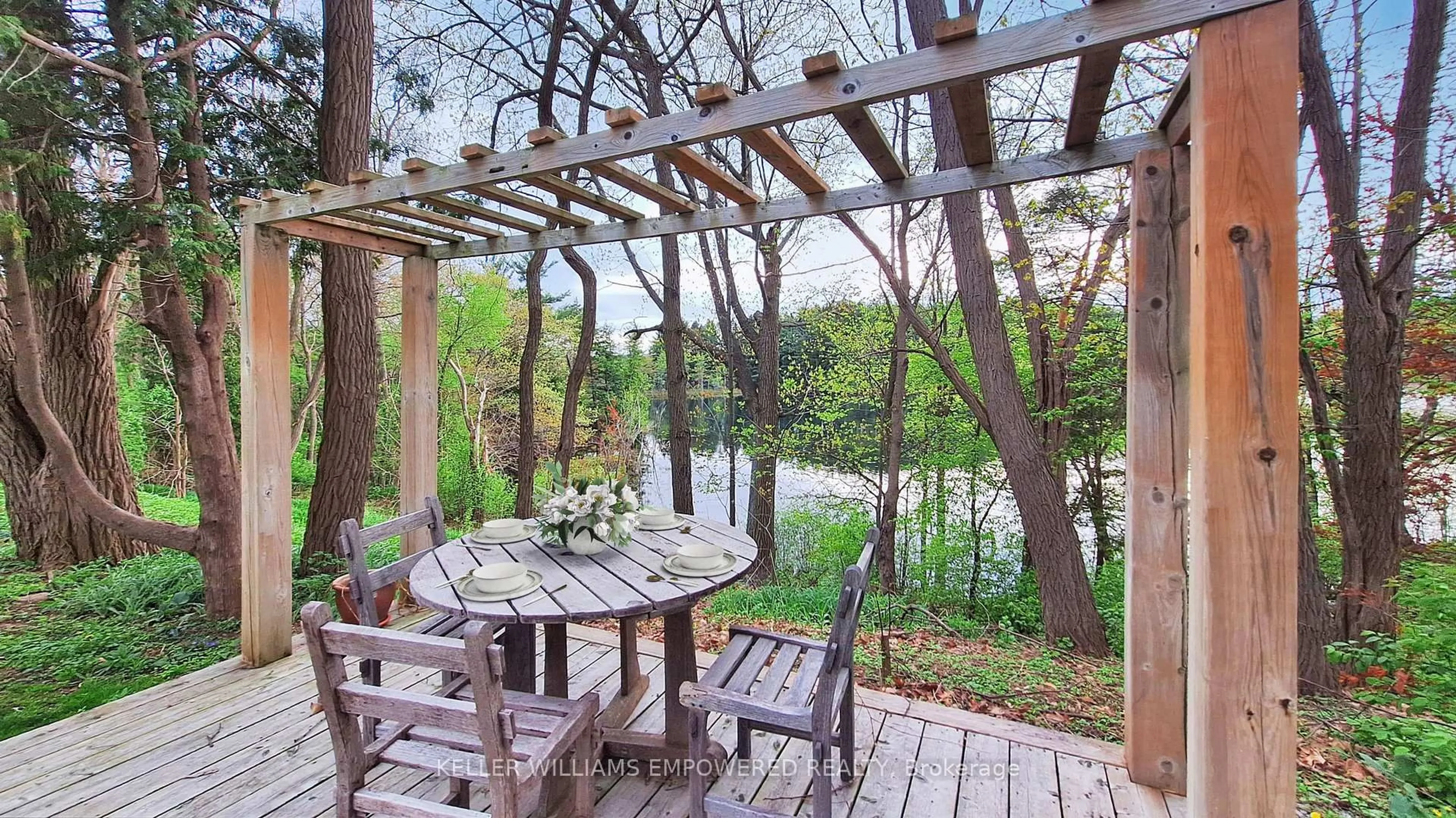 Patio, water/lake/river/ocean view for 8 Macleod Estate Crt, Richmond Hill Ontario L4E 0B1