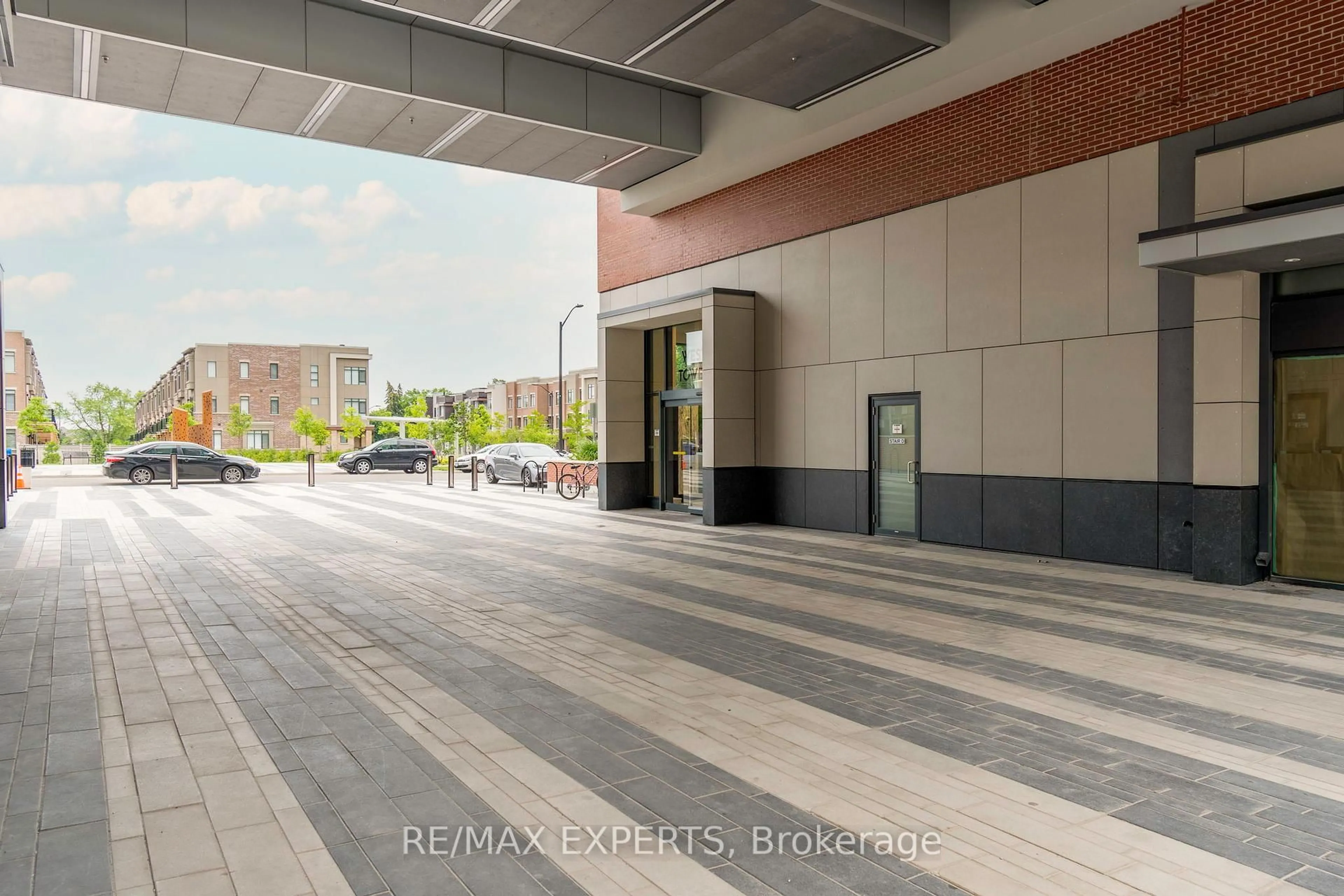 Indoor foyer for 99 Eagle Rock Way #503, Vaughan Ontario L6A 5A7
