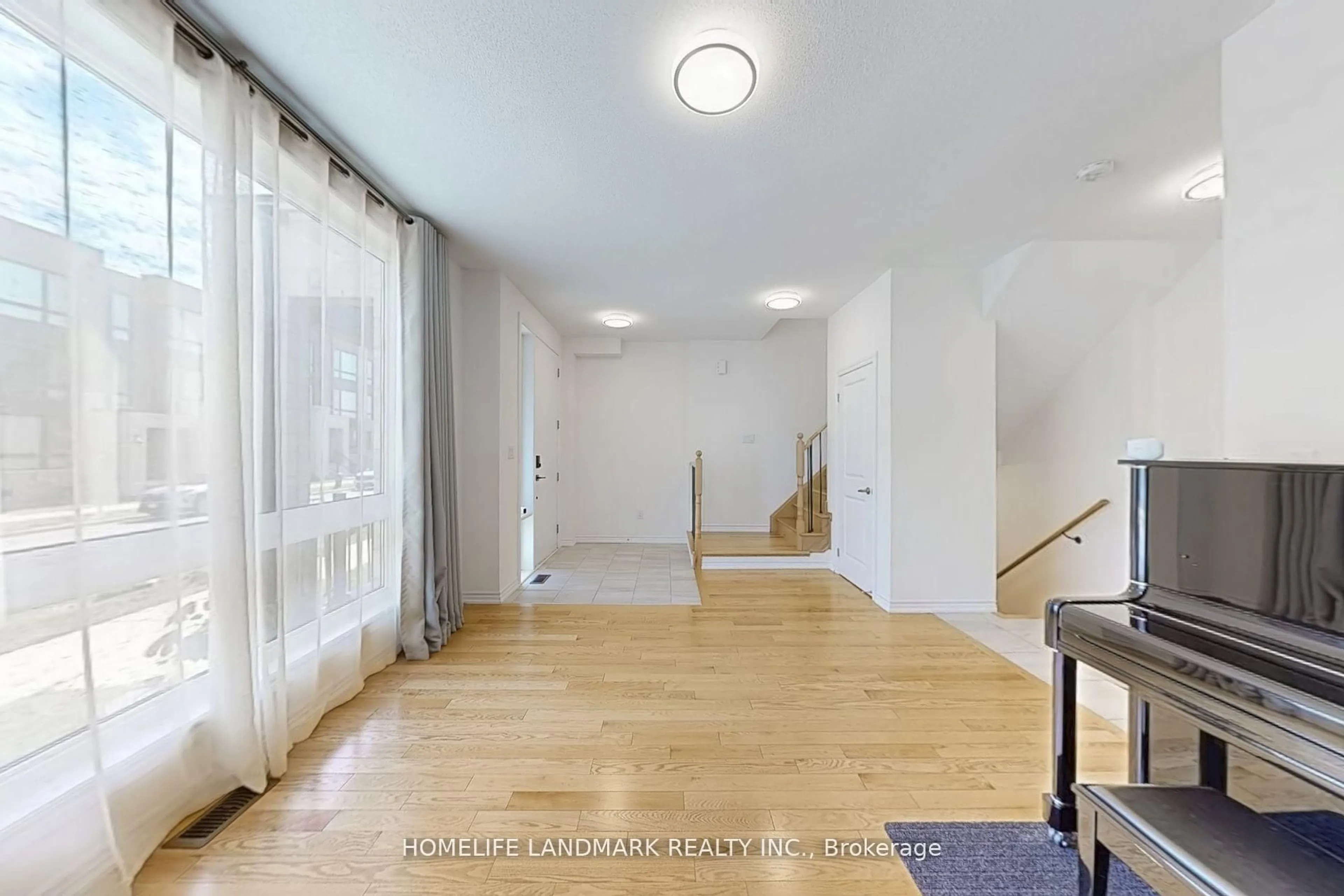 Indoor foyer for 14 Breyworth Rd, Markham Ontario L6C 0Z6