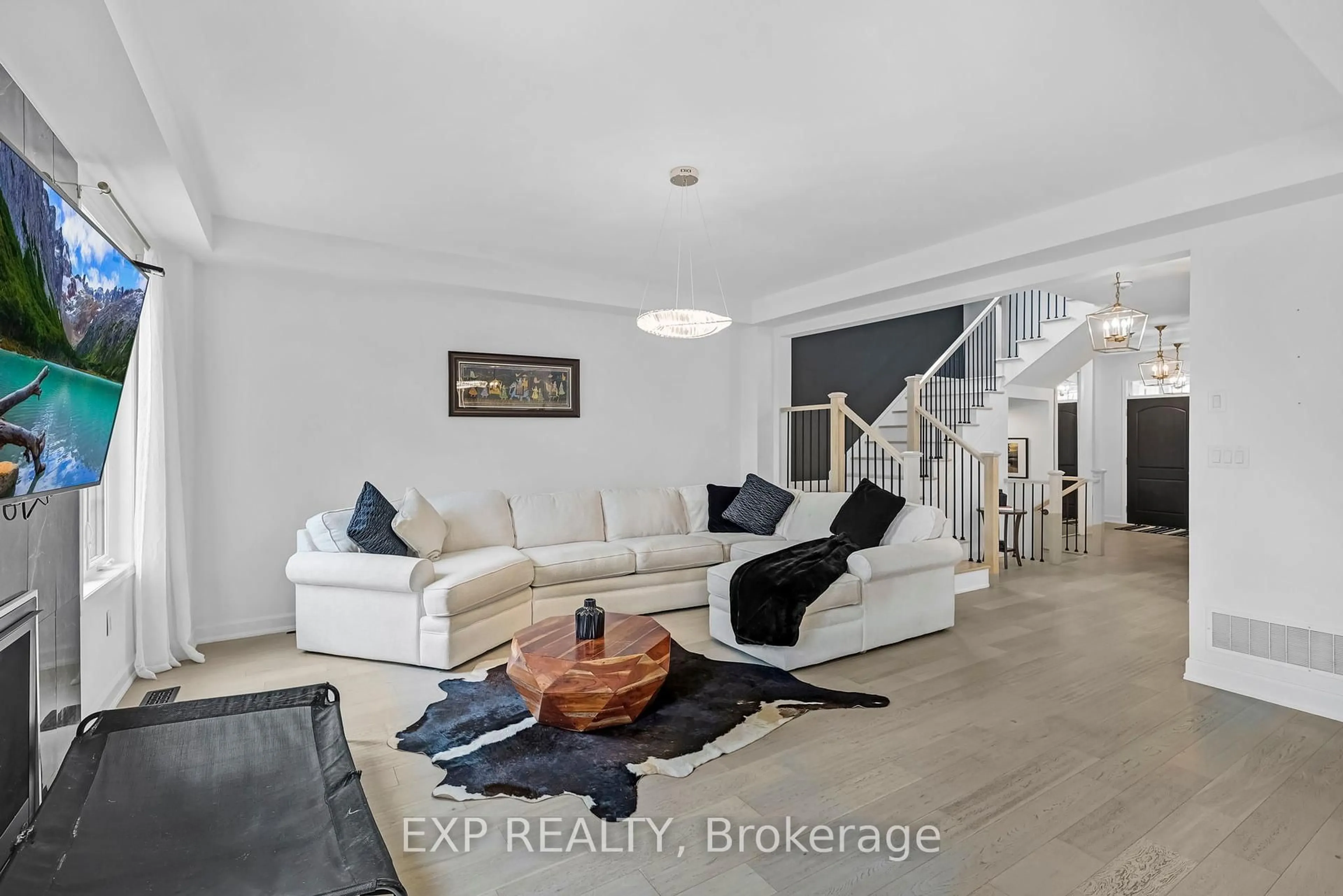 Living room with furniture, unknown for 50 Chorus Cres, Vaughan Ontario L4H 4W3