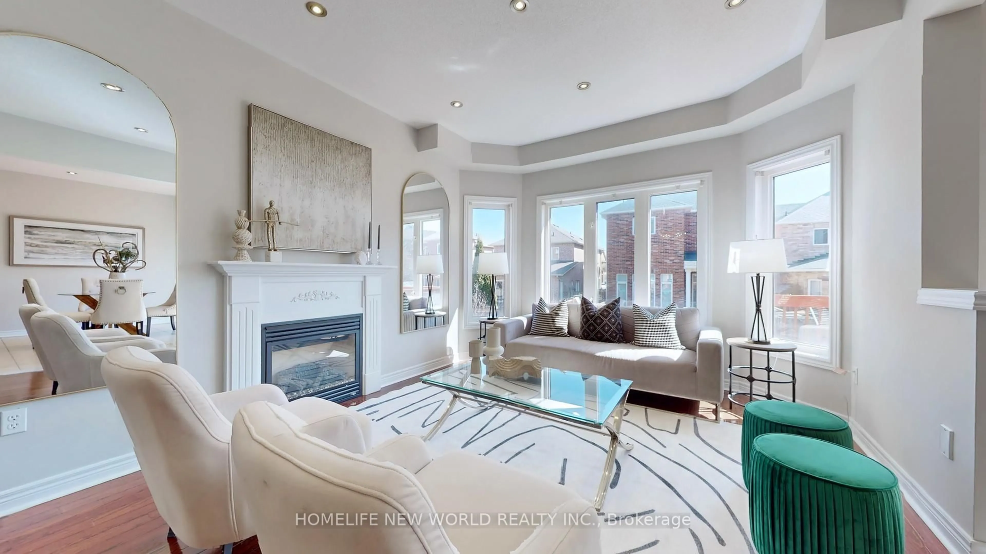 Living room with furniture, unknown for 27 Crescendo Ave, Richmond Hill Ontario L4S 2V6