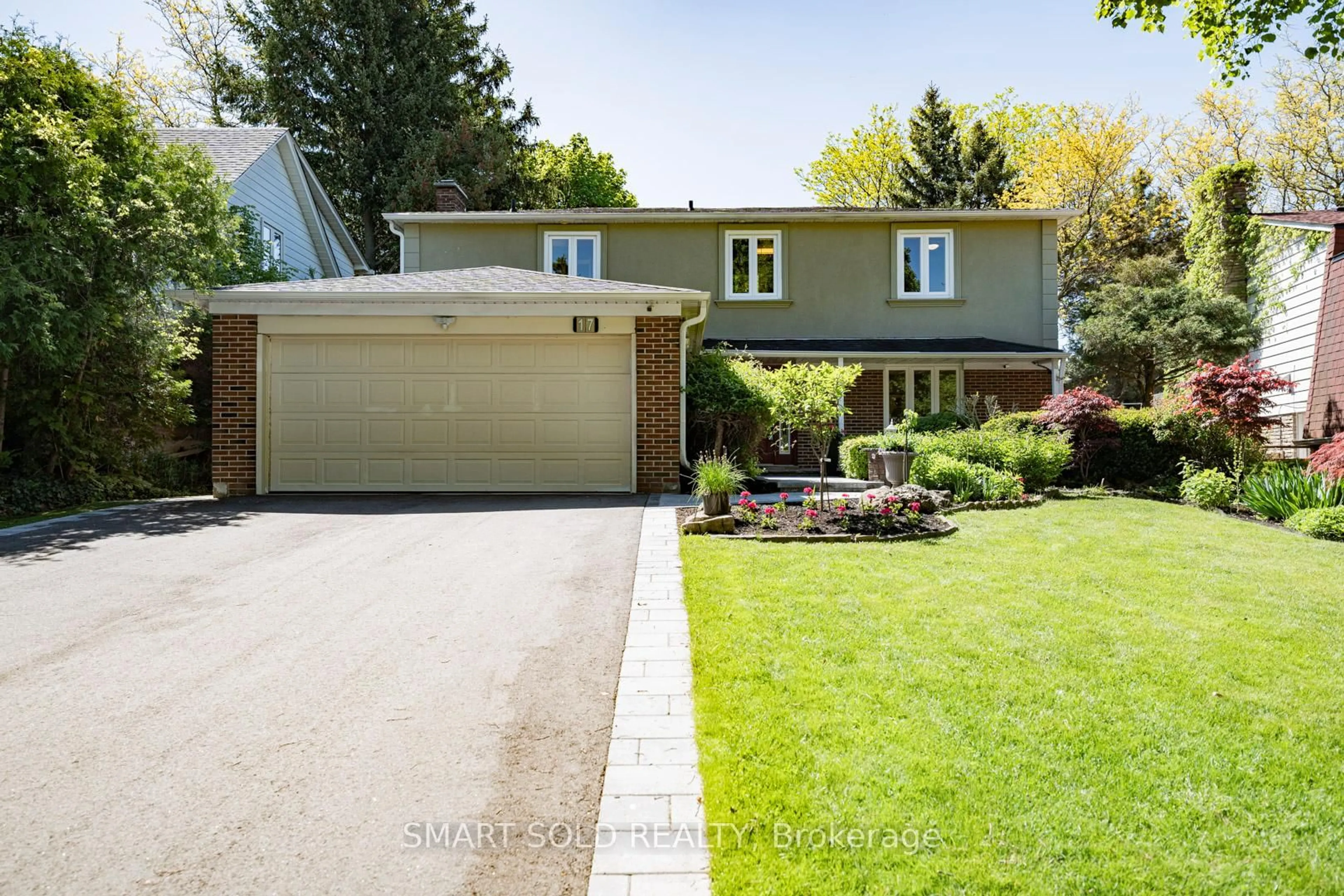 Home with vinyl exterior material, street for 17 Woolsthorpe Cres, Markham Ontario L3T 4E1