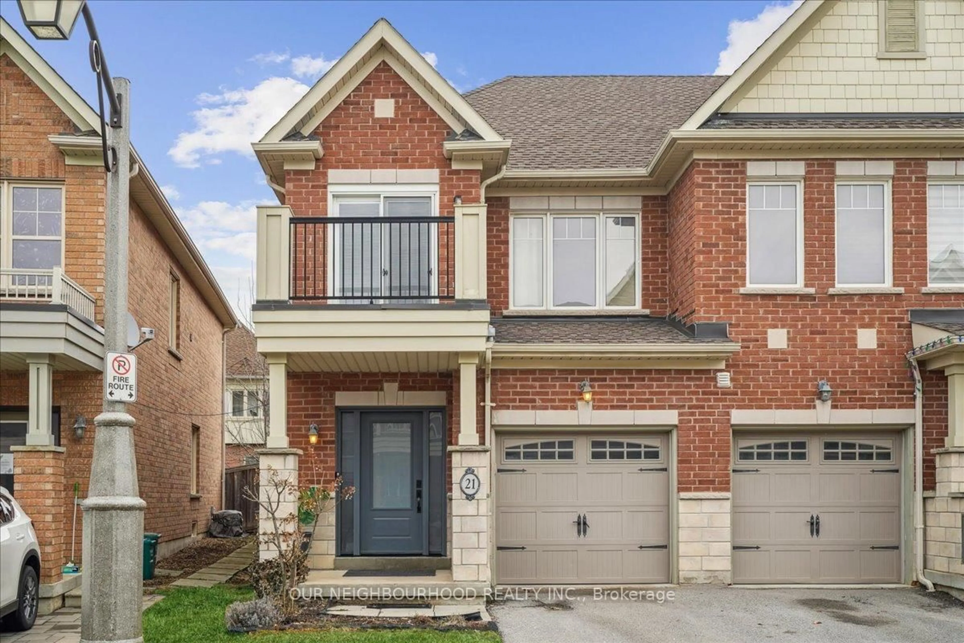 Home with brick exterior material, street for 21 Latitude Lane, Whitchurch-Stouffville Ontario L4A 0T1