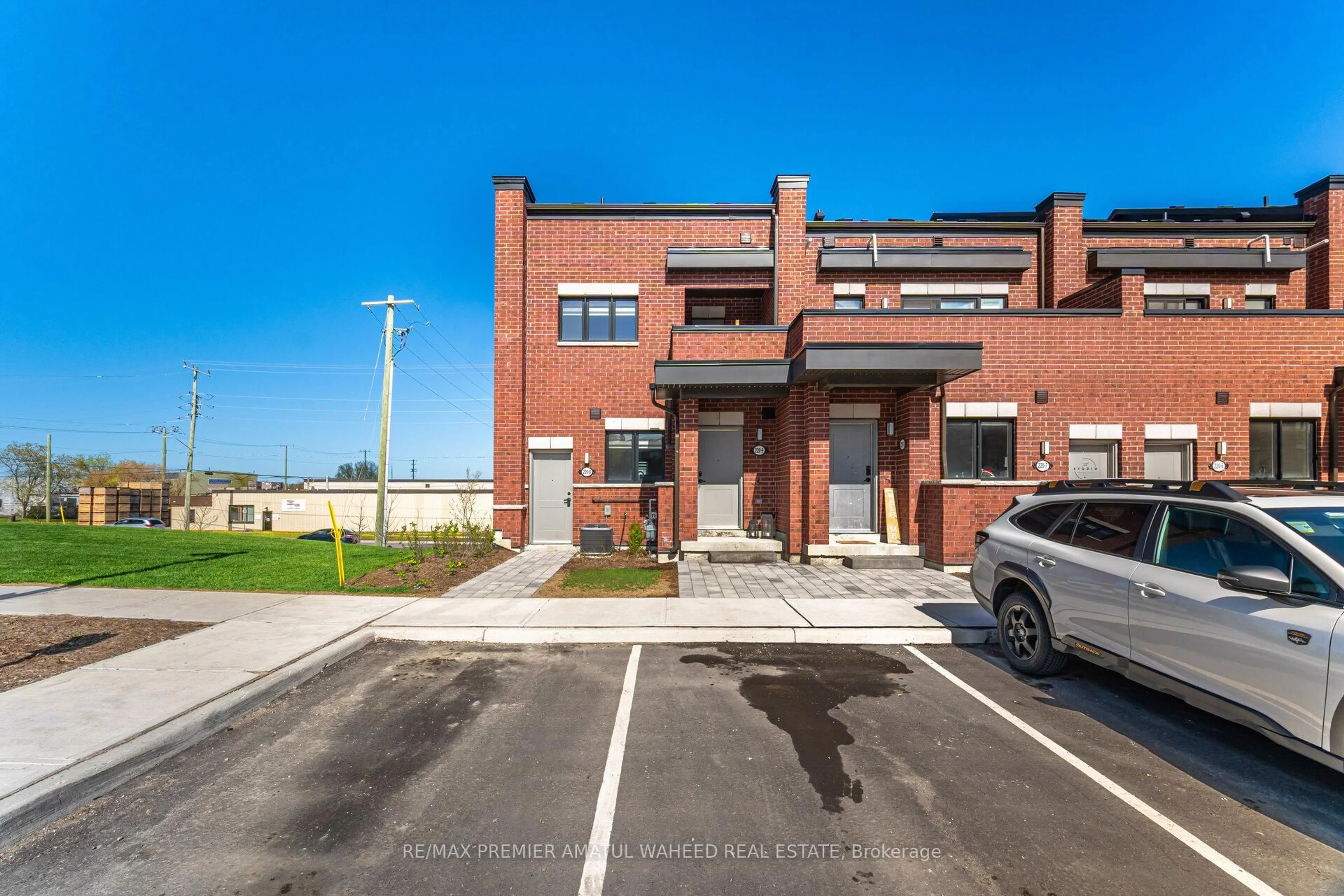 Home with brick exterior material, street for 220 Dissette St #9, Bradford West Gwillimbury Ontario L3Z 3G8