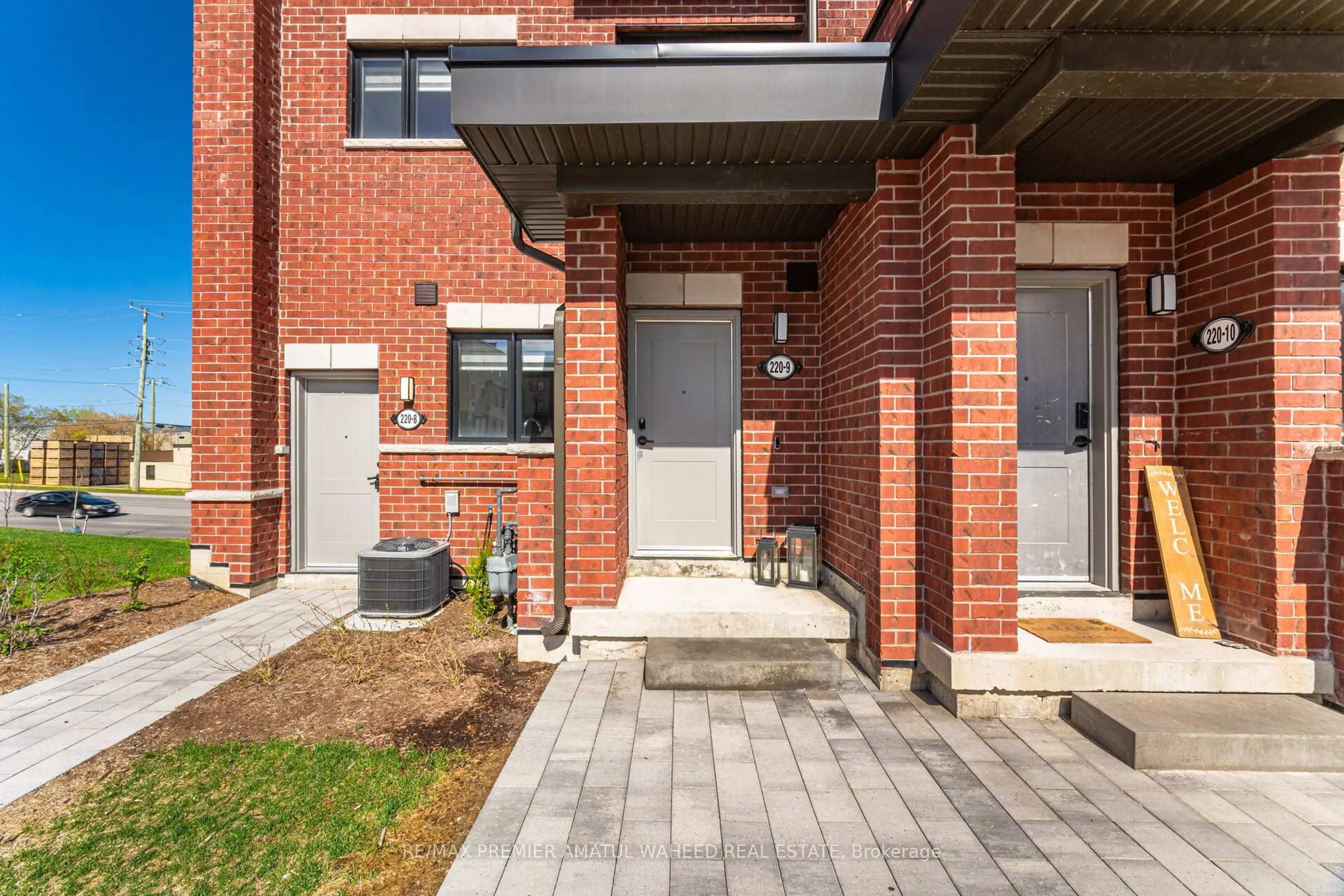 Home with brick exterior material, street for 220 Dissette St #9, Bradford West Gwillimbury Ontario L3Z 3G8