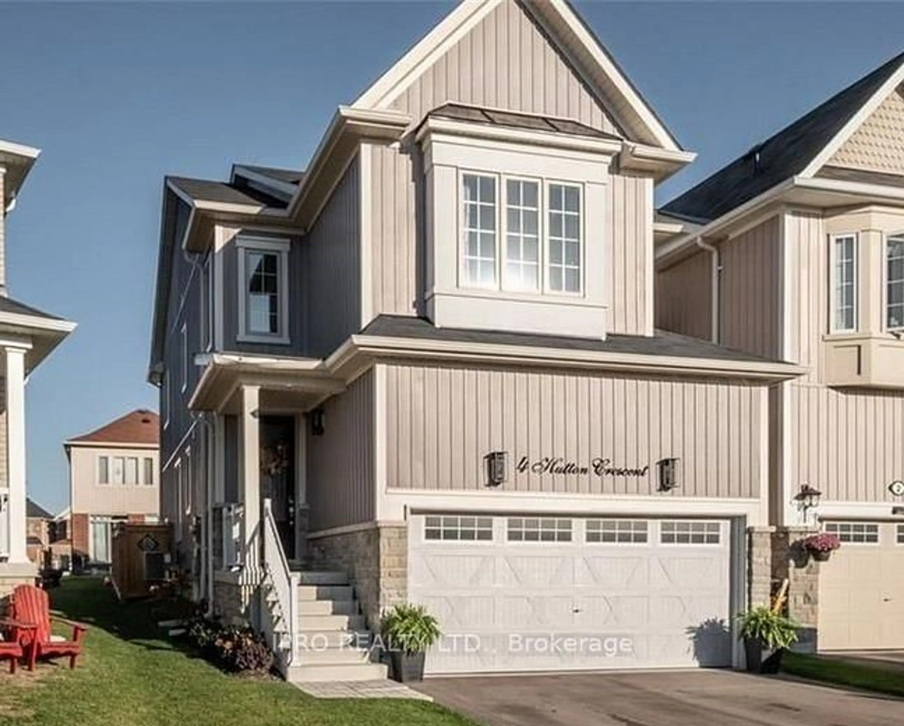 Home with vinyl exterior material, street for 4 HUTTON Cres, Essa Ontario L0M 1B6