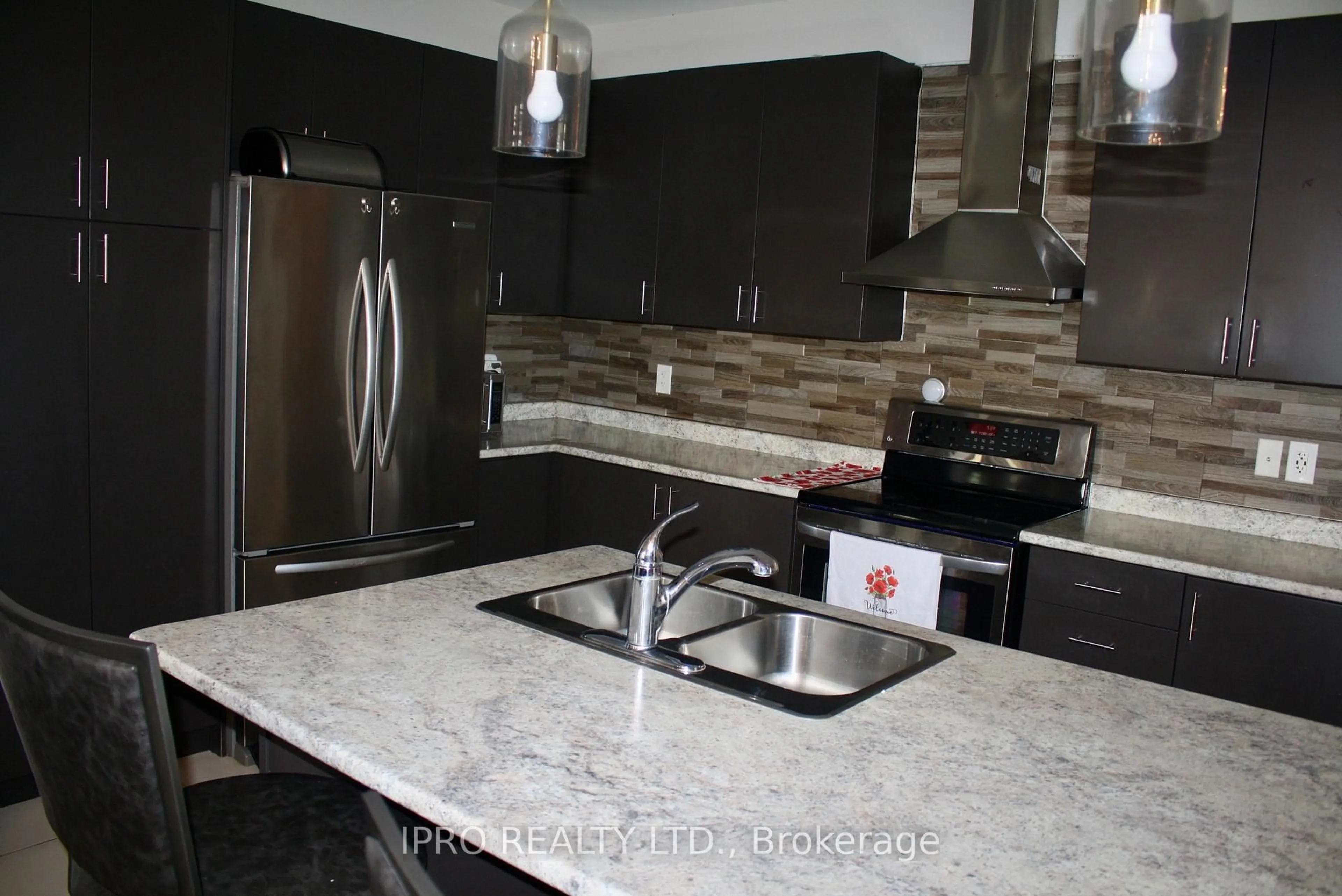 Unknown for 4 HUTTON Cres, Essa Ontario L0M 1B6