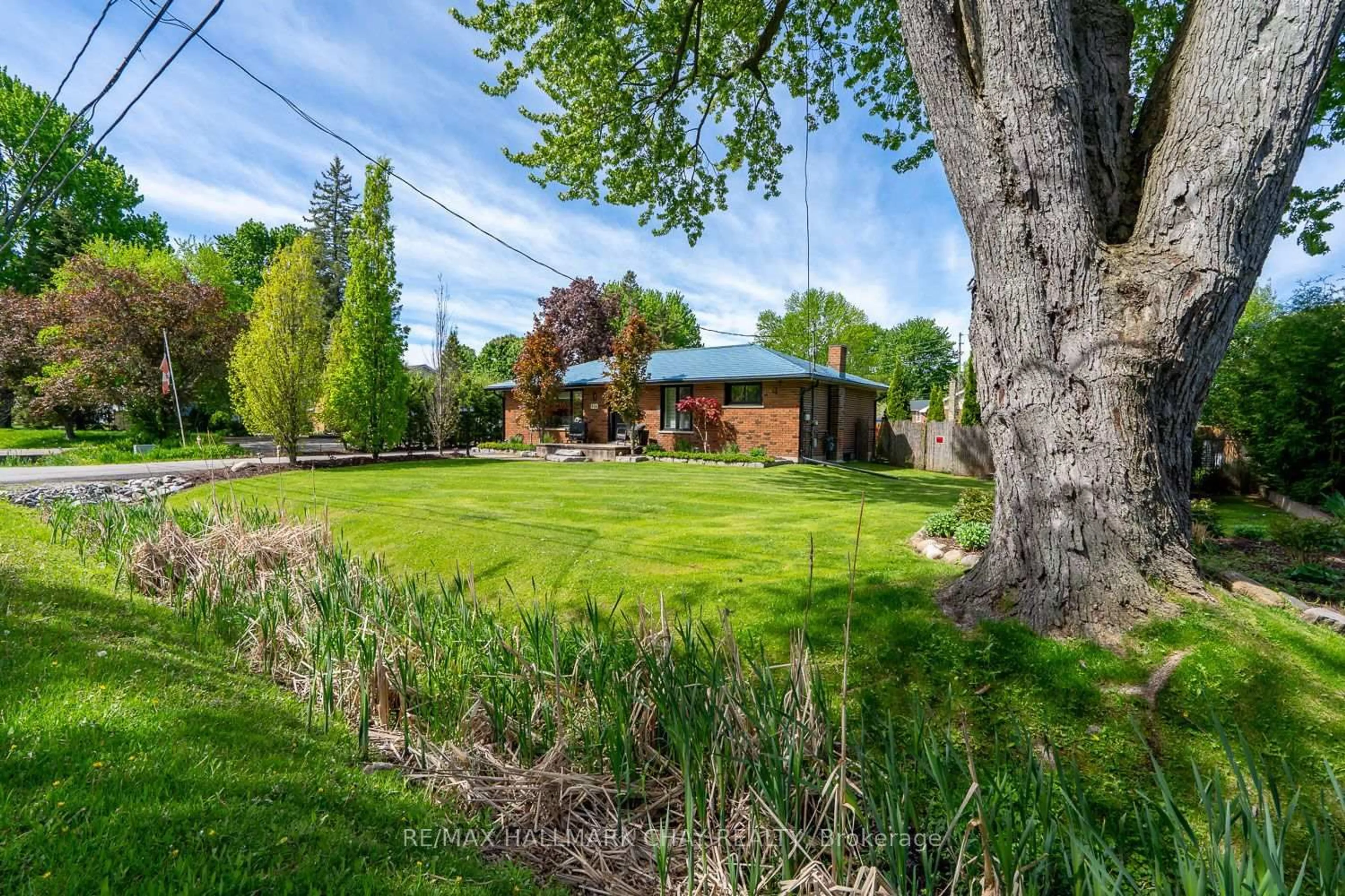 A pic from outside/outdoor area/front of a property/back of a property/a pic from drone, unknown for 314 Centre St, New Tecumseth Ontario L0G 1A0