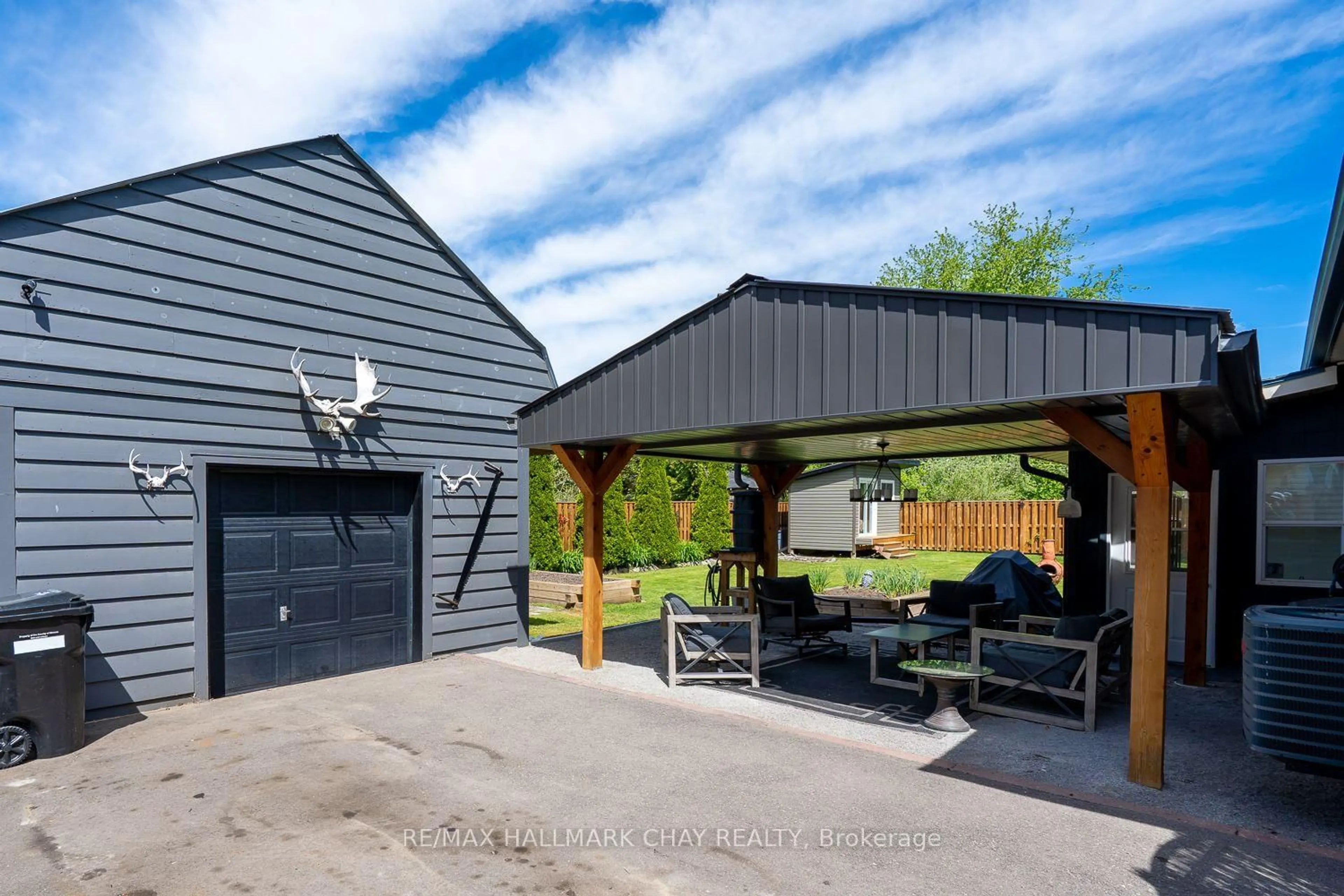Indoor garage for 314 Centre St, New Tecumseth Ontario L0G 1A0