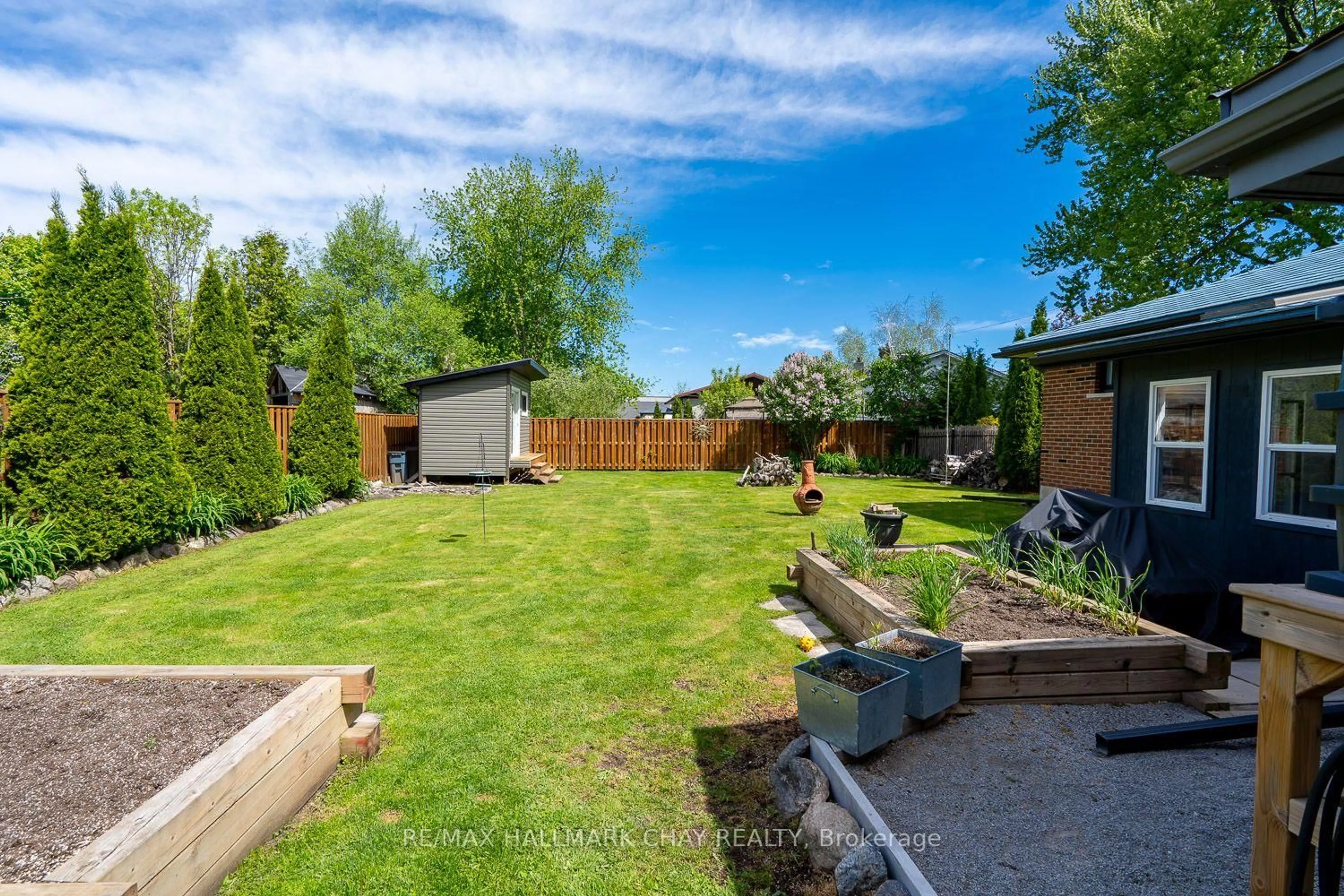 A pic from outside/outdoor area/front of a property/back of a property/a pic from drone, street for 314 Centre St, New Tecumseth Ontario L0G 1A0