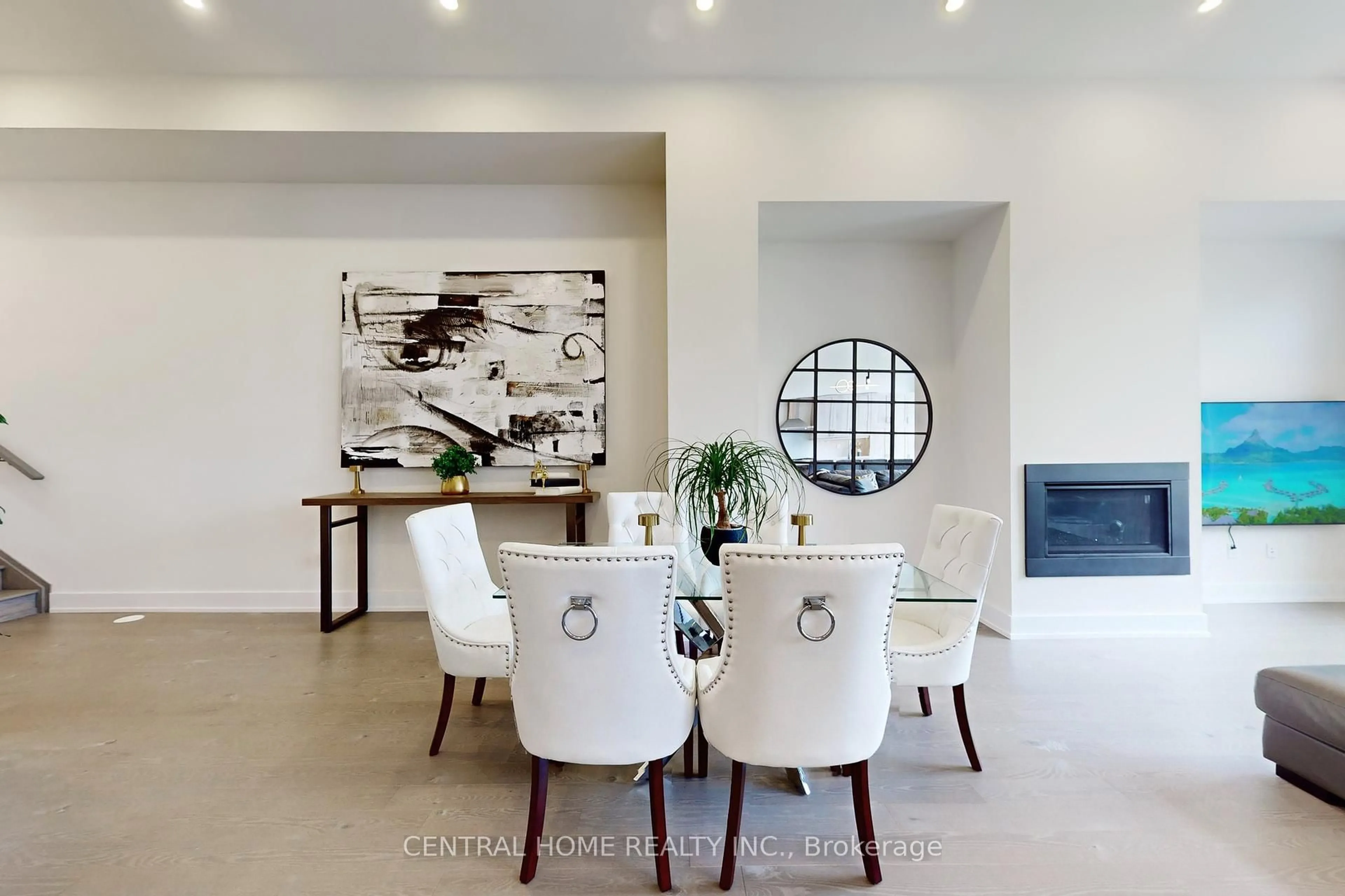 Dining room, ceramic/tile floor for 17 Knollview Lane, Richmond Hill Ontario L4E 1H7