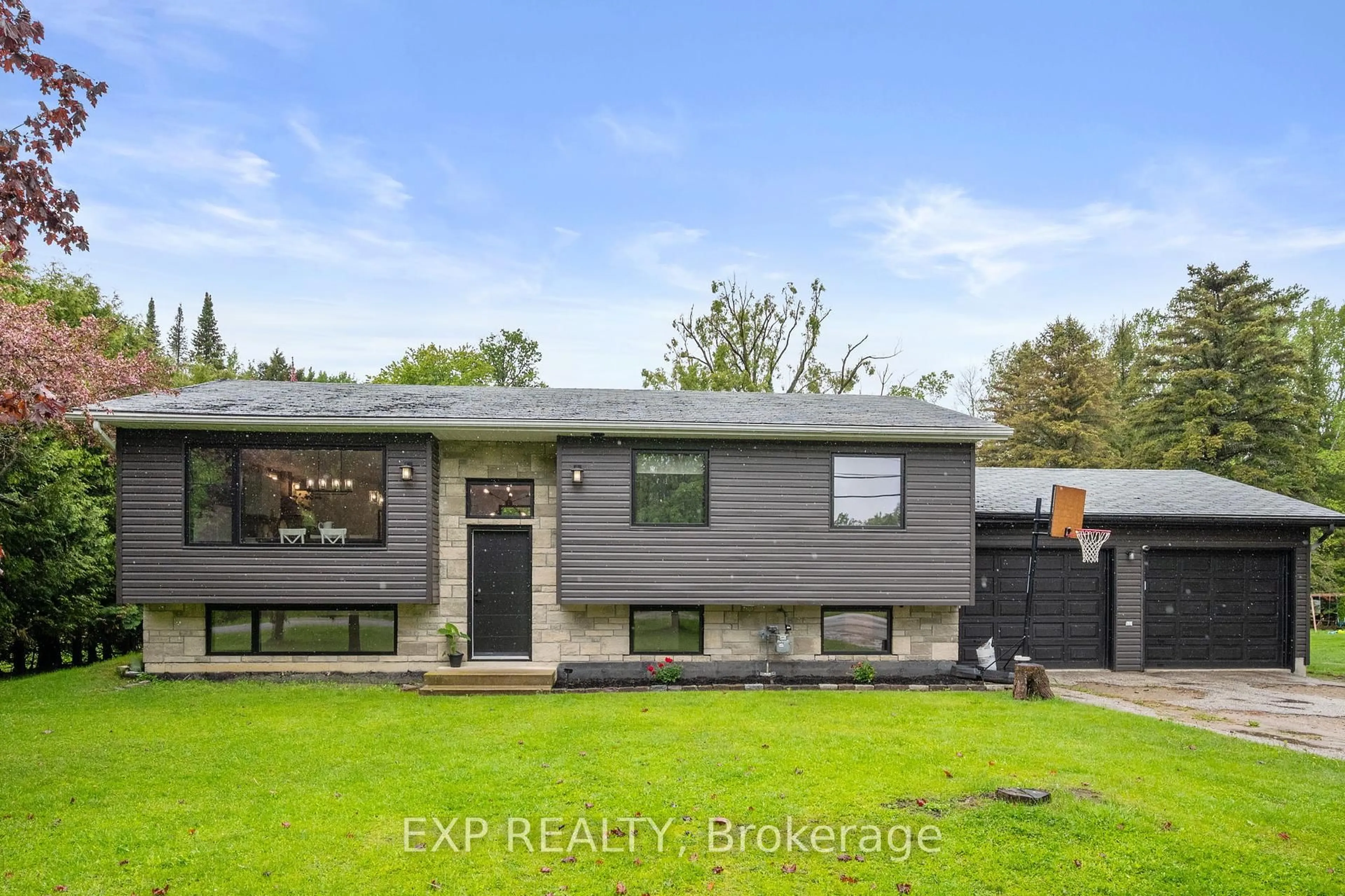 Home with vinyl exterior material, unknown for 9622 Morning Glory Rd, Georgina Ontario L0E 1N0