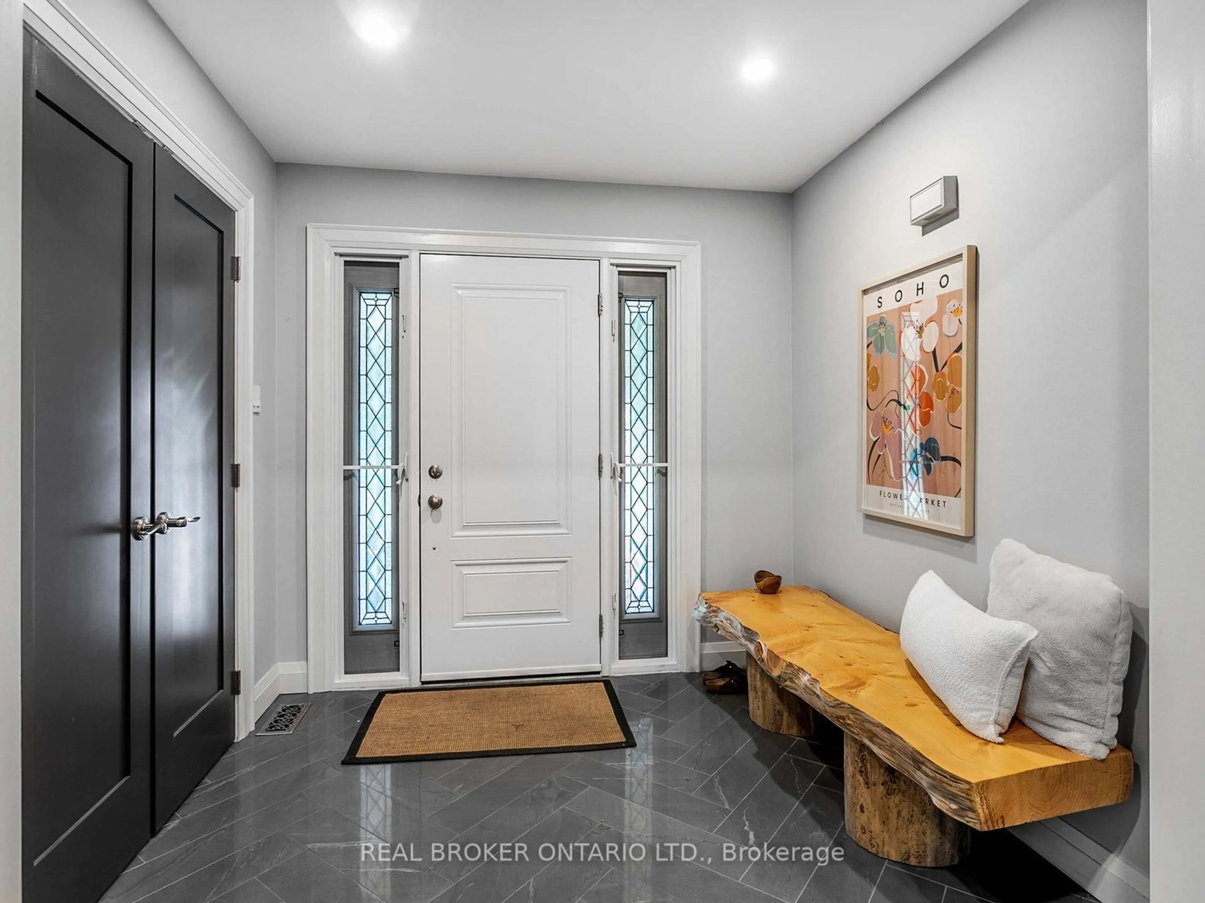 Indoor entryway for 66 Harmony Hill Cres, Richmond Hill Ontario L4C 8Z3
