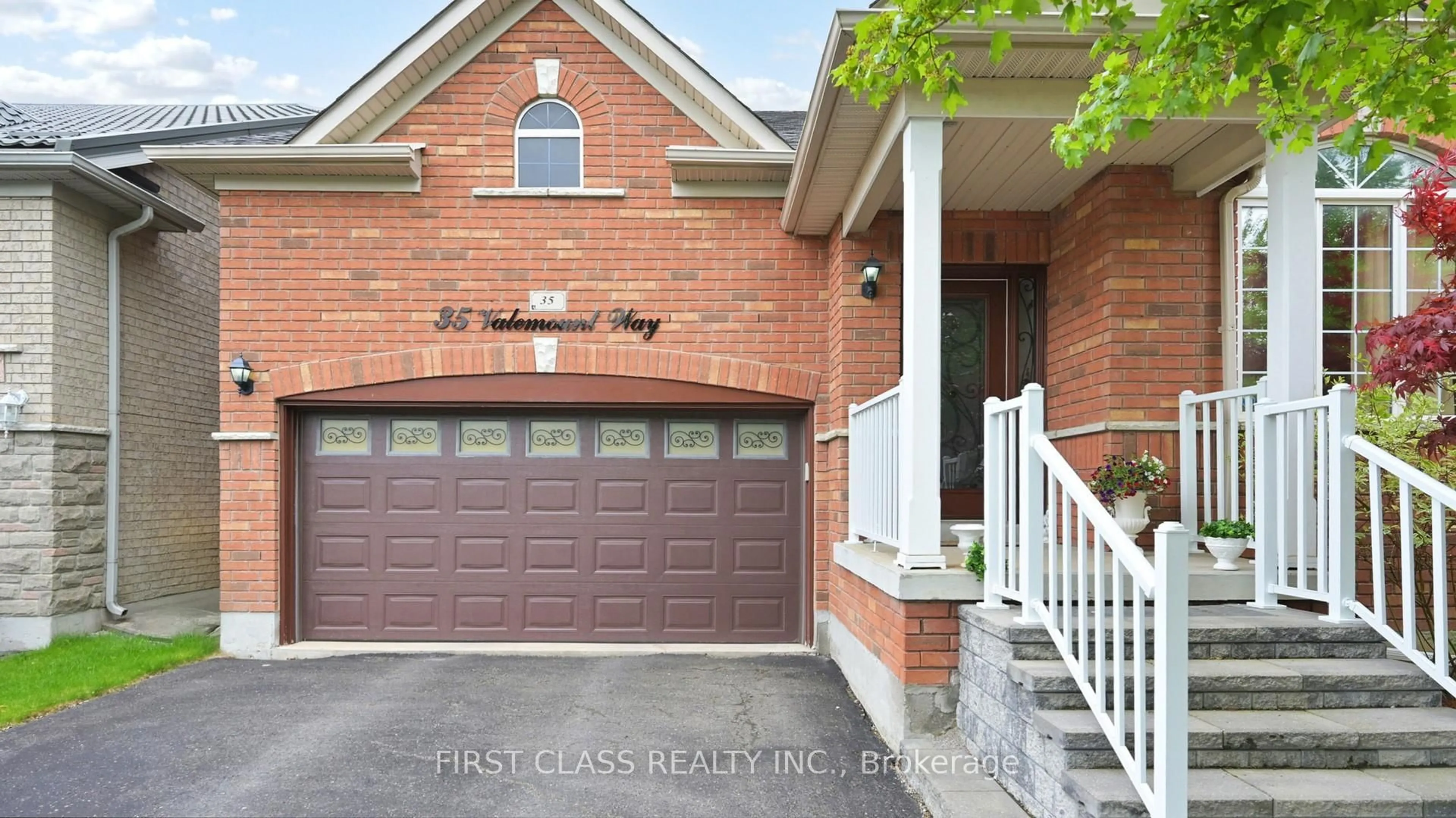 Home with brick exterior material, street for 35 Valemount Way, Aurora Ontario L4G 7S3