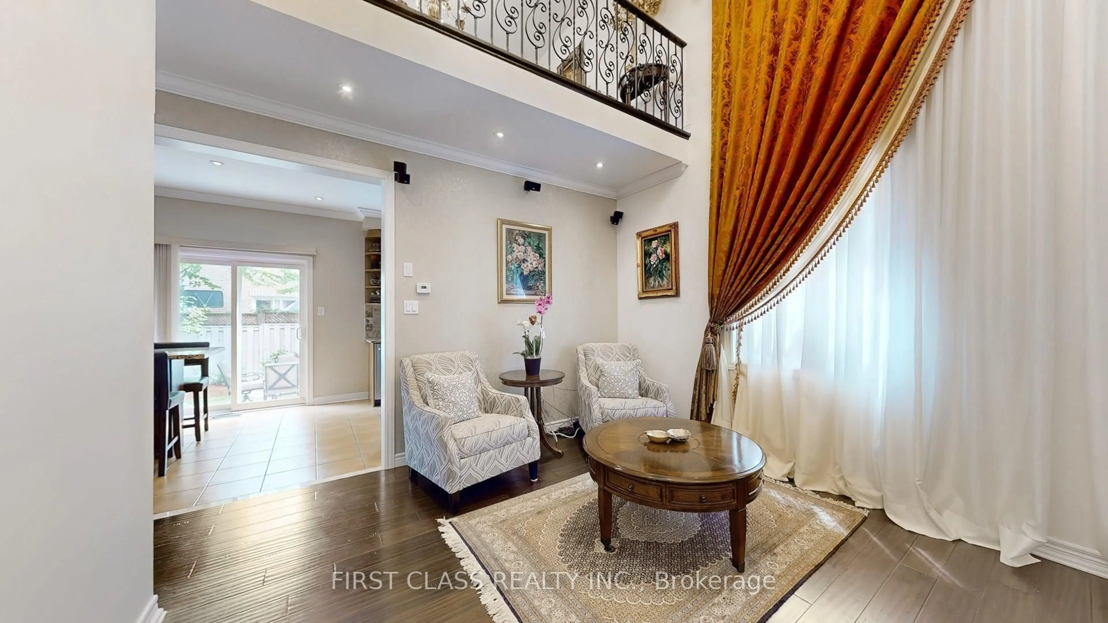 Living room with furniture, unknown for 35 Valemount Way, Aurora Ontario L4G 7S3