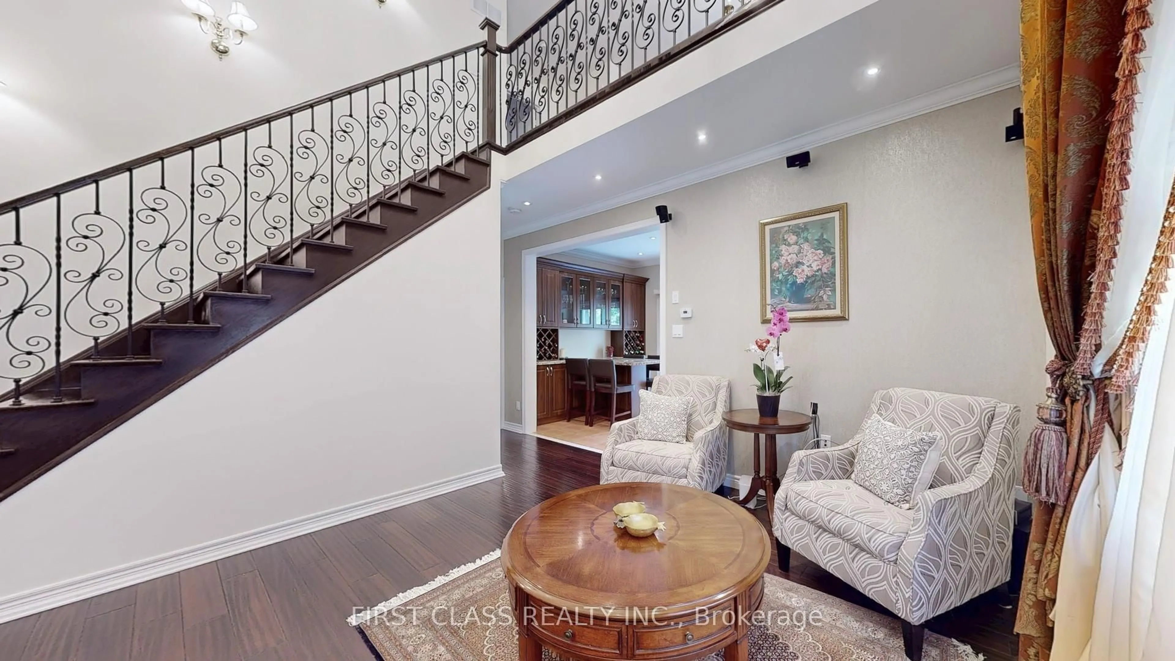 Indoor foyer for 35 Valemount Way, Aurora Ontario L4G 7S3