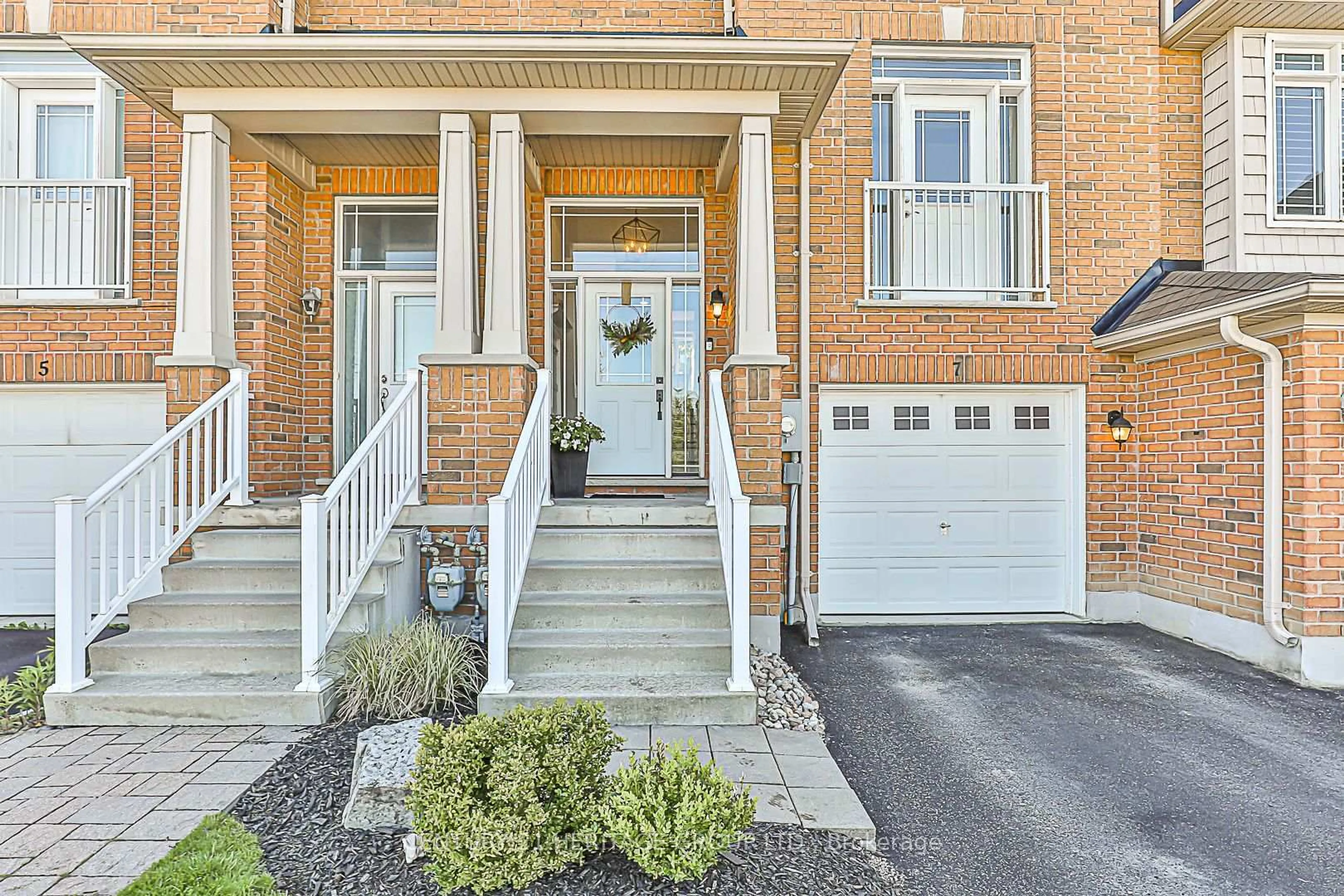 Unknown for 7 Arthur Case Cres, East Gwillimbury Ontario L0G 1M0