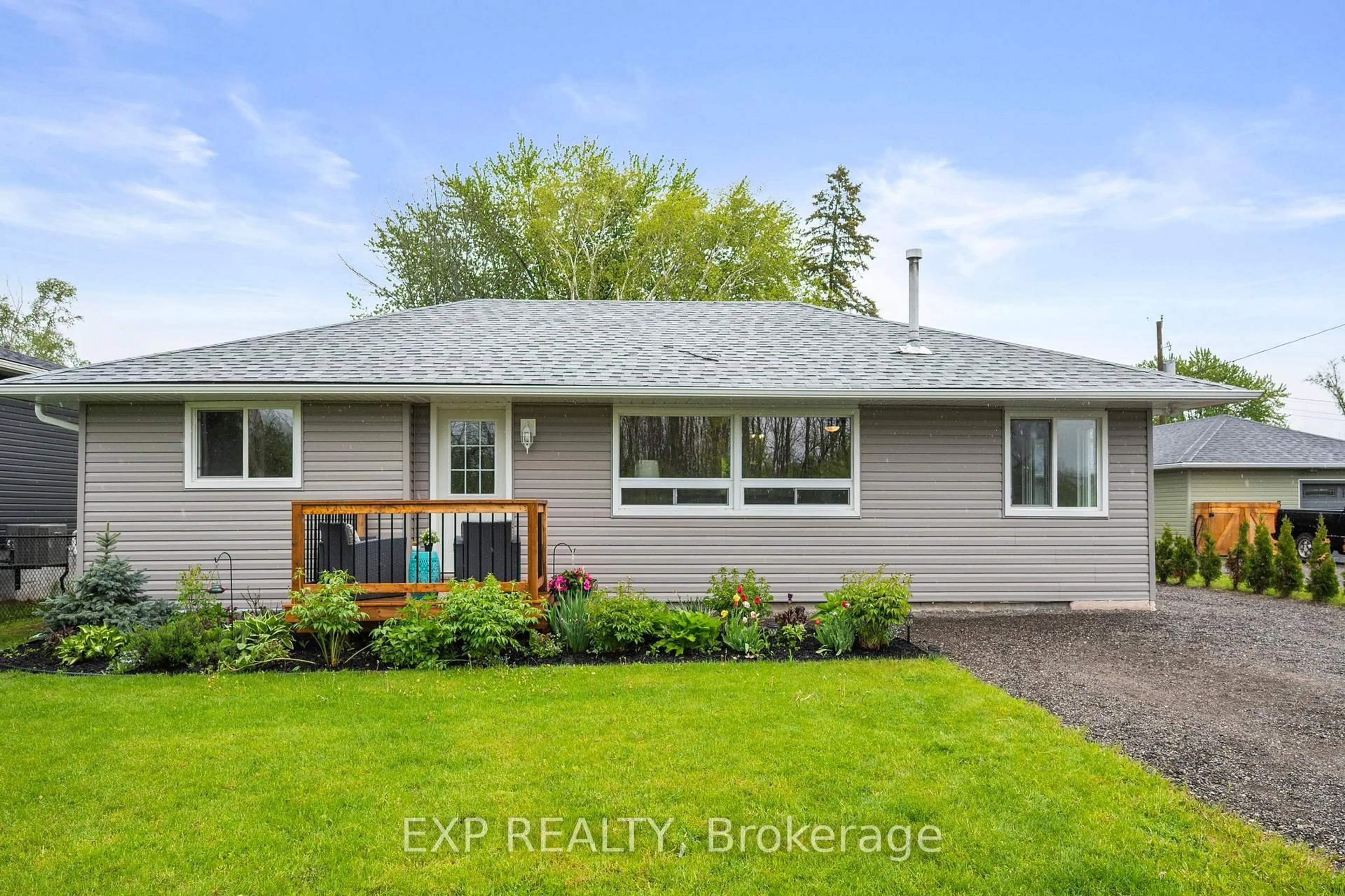 Home with vinyl exterior material, water/lake/river/ocean view for 29 Kay Ave, Georgina Ontario L0E 1N0