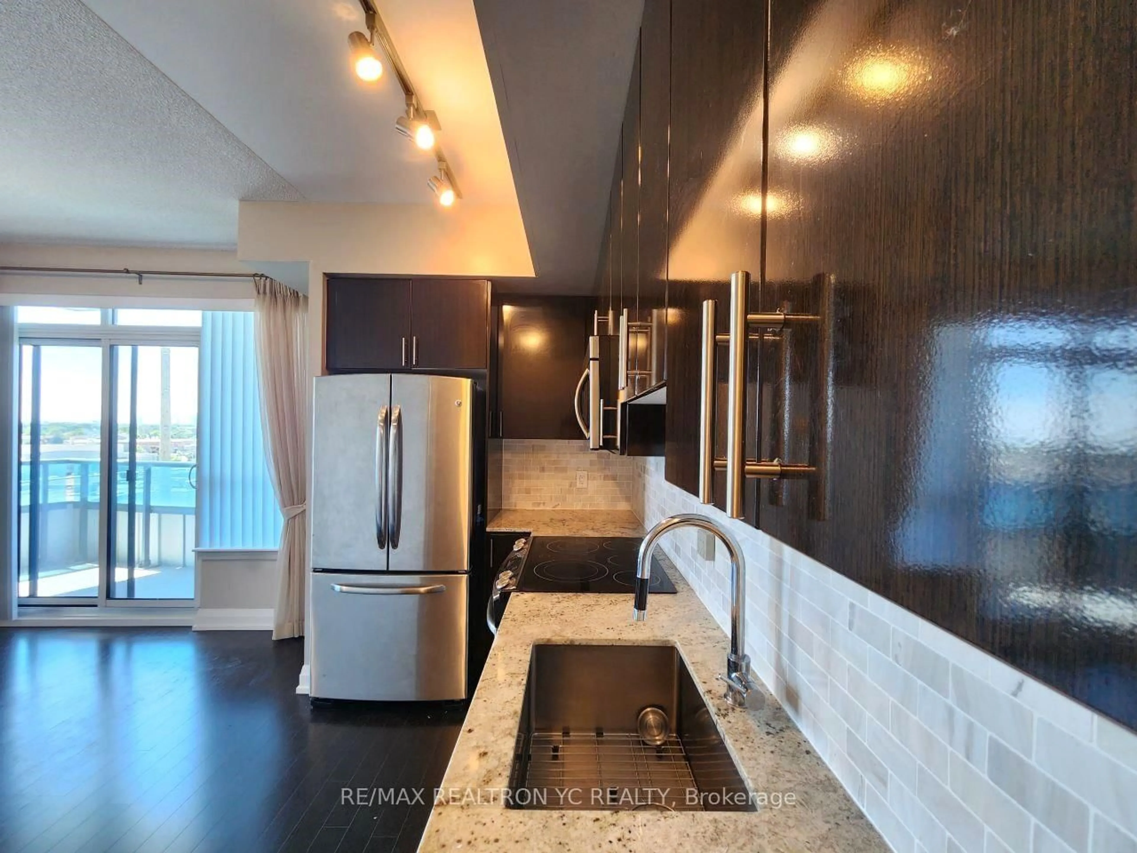 Open concept kitchen, ceramic/tile floor for 7171 Yonge St #408, Markham Ontario L3T 0C5