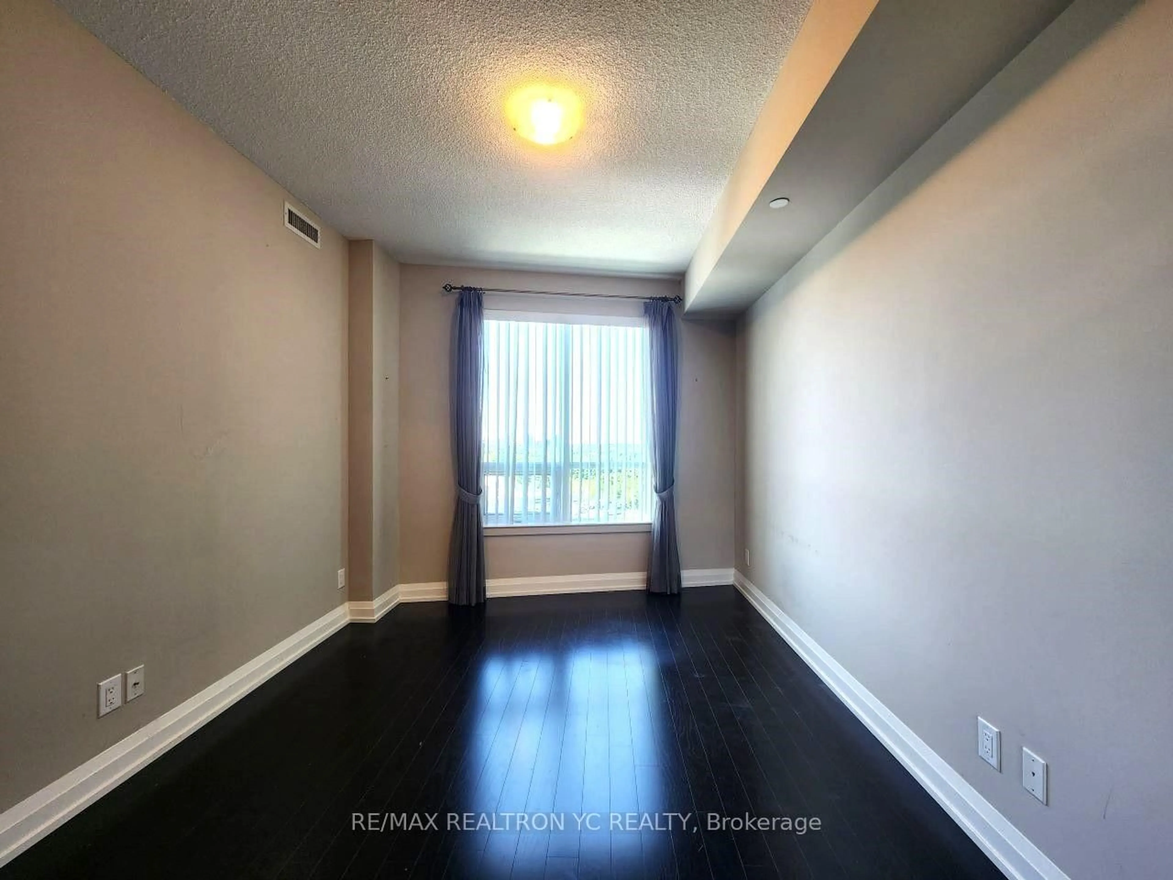 A pic of a room for 7171 Yonge St #408, Markham Ontario L3T 0C5