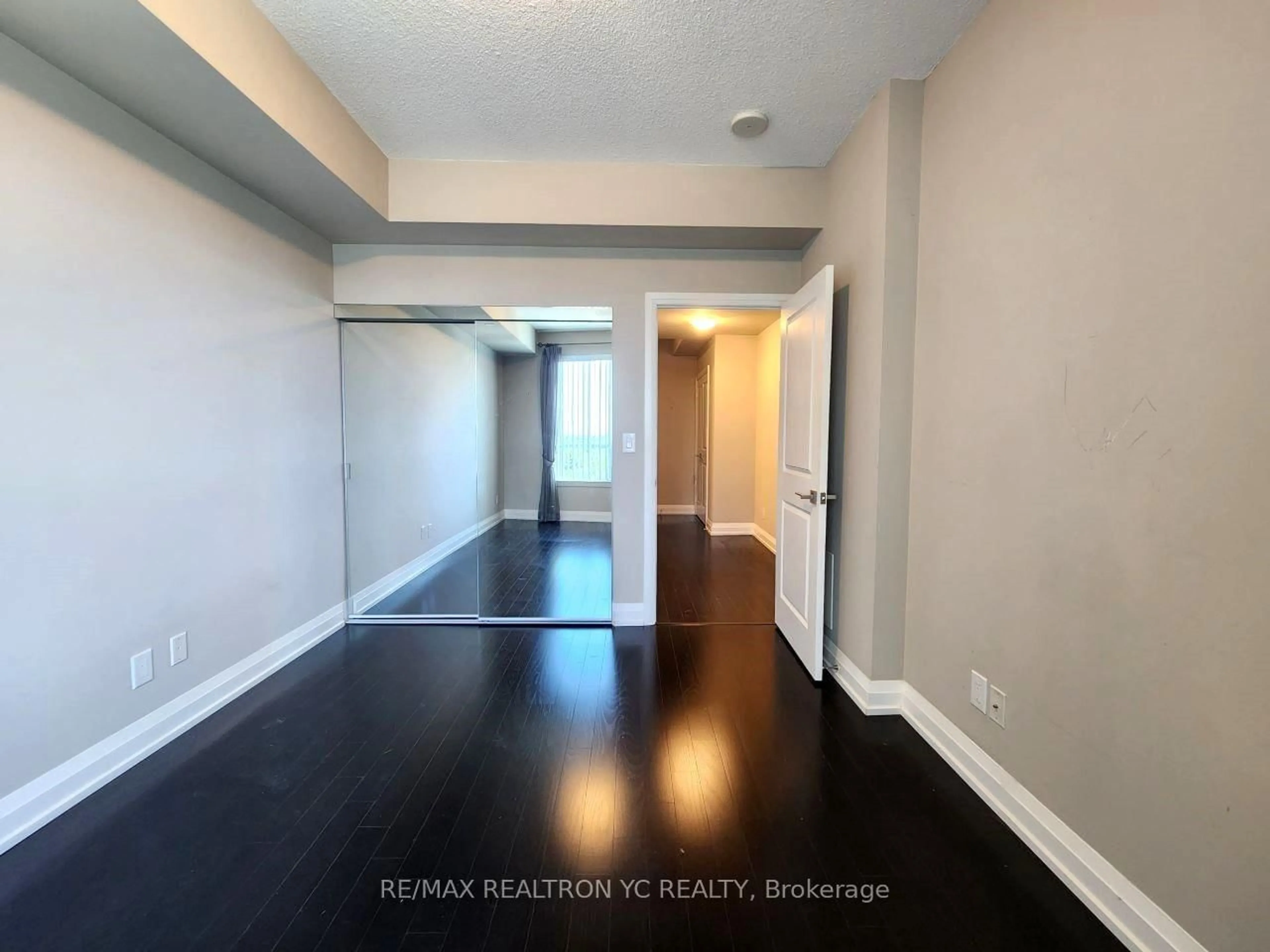A pic of a room for 7171 Yonge St #408, Markham Ontario L3T 0C5